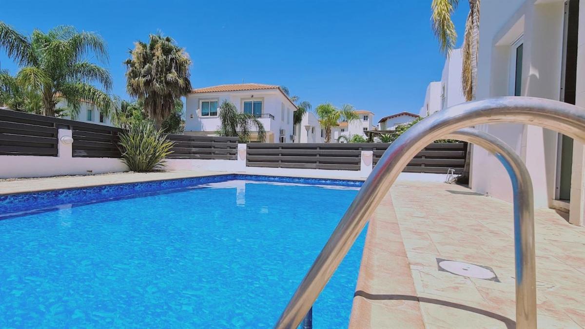 STAY Sunny Bay Villa