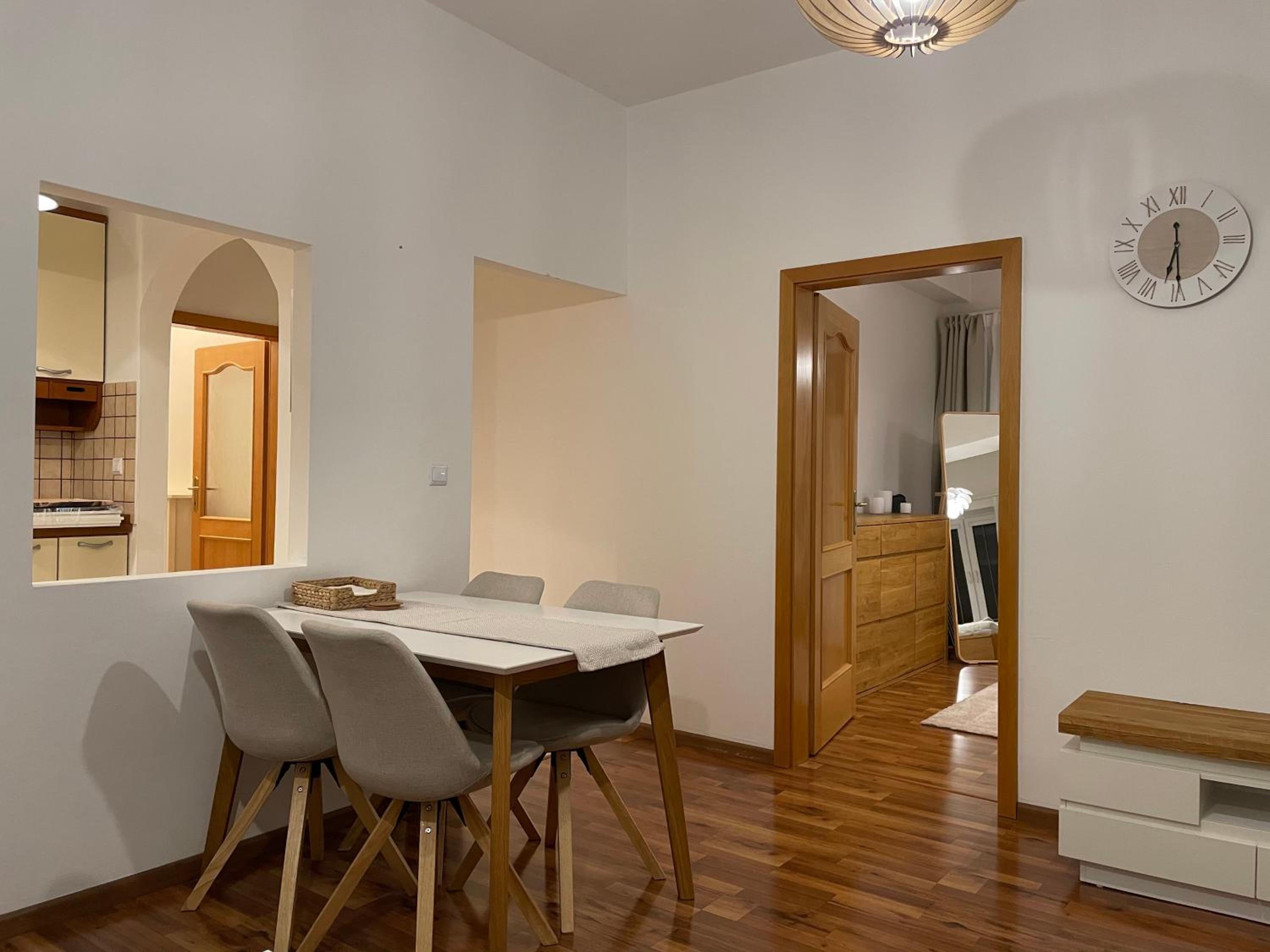 Castle View Apartment with free parking