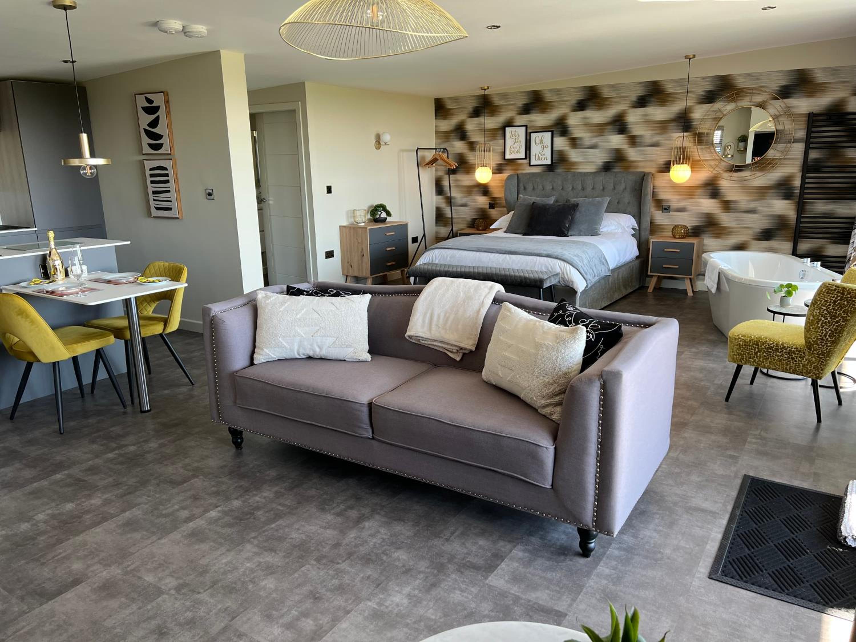 Loudoun Mains Luxury Lodges view 3