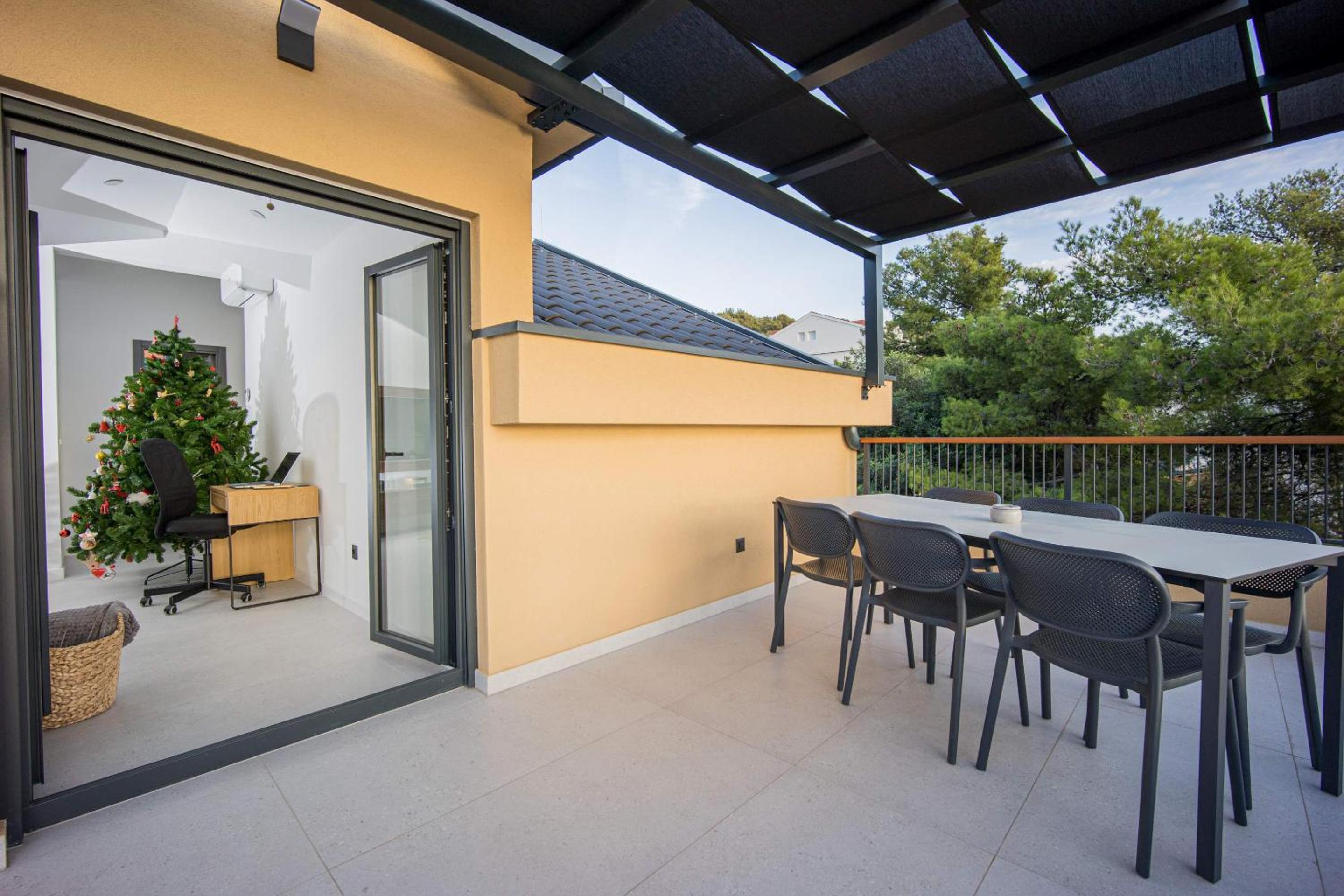 Oleander Urban Suites, high-speed internet, beach at 250, PET friendly view 4