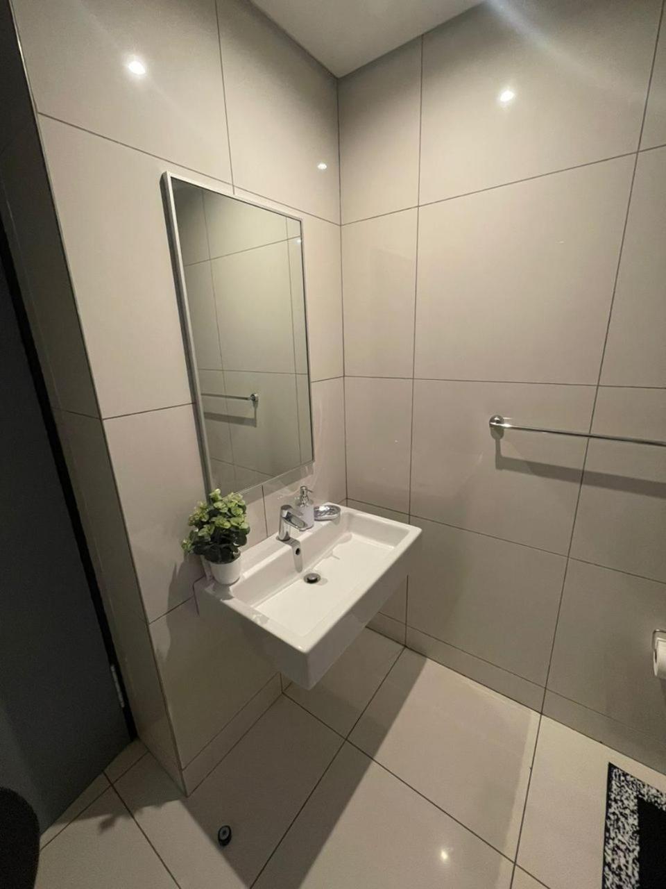 104at77 Independence Street - Windhoek view 4