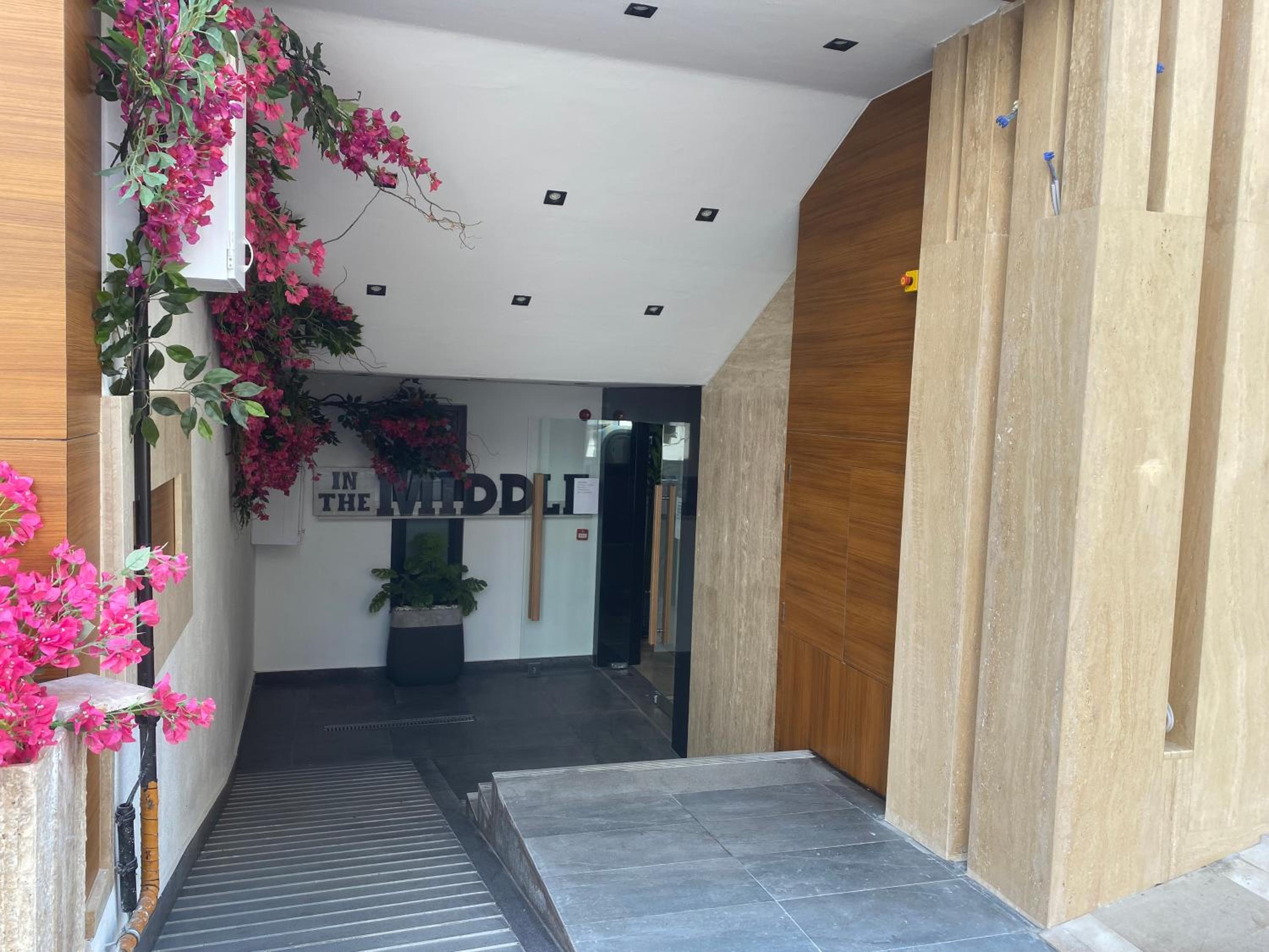 İn The Middle Otel - Image 81