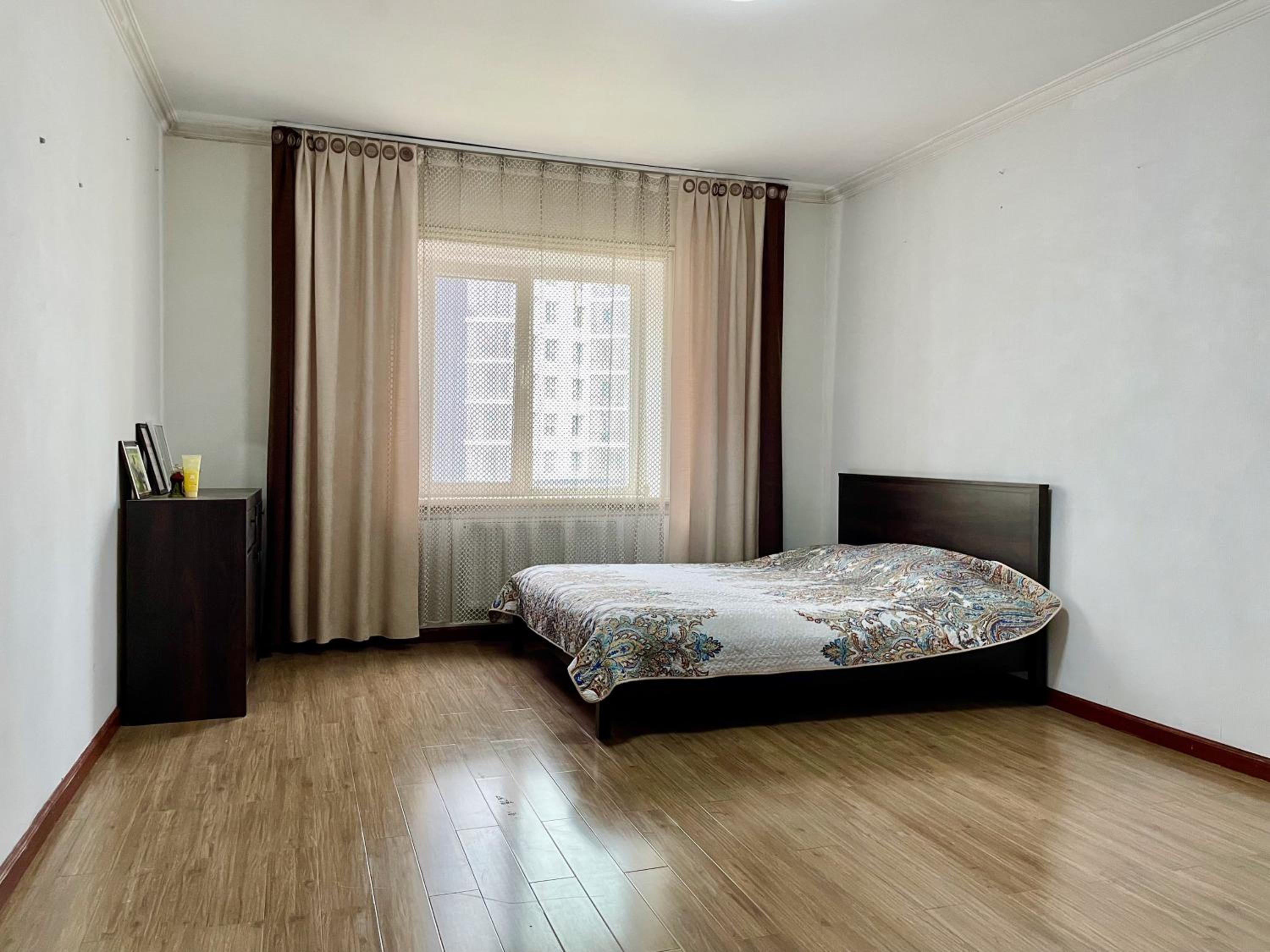 Spacious 140m2, 2 bedrooms apartment view 2