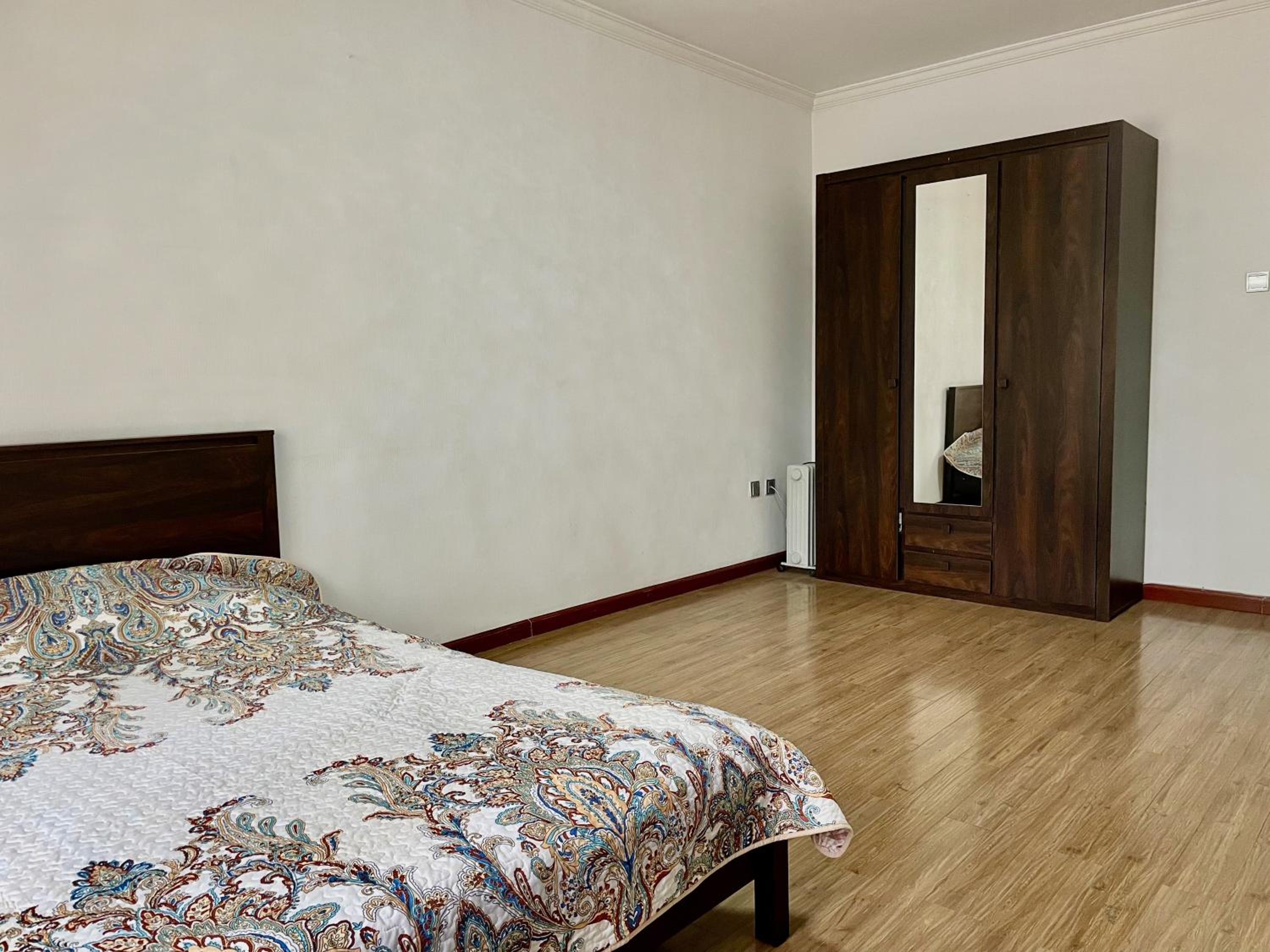 Spacious 140m2, 2 bedrooms apartment view 3