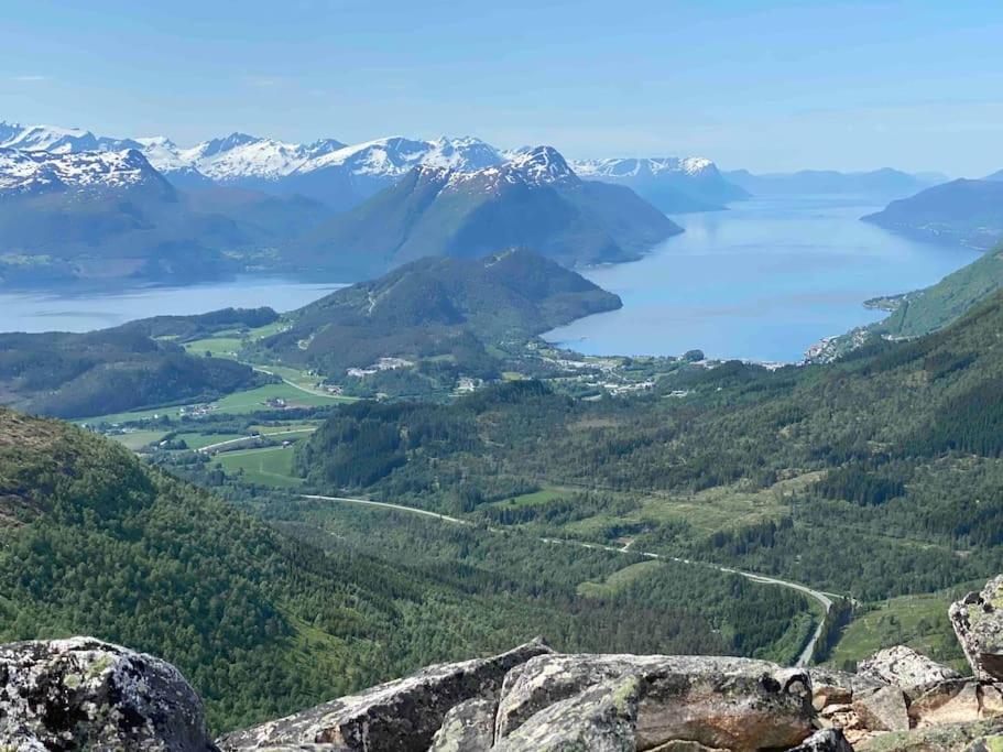 Nakkentunet - familievennlig hus på gårdstun.