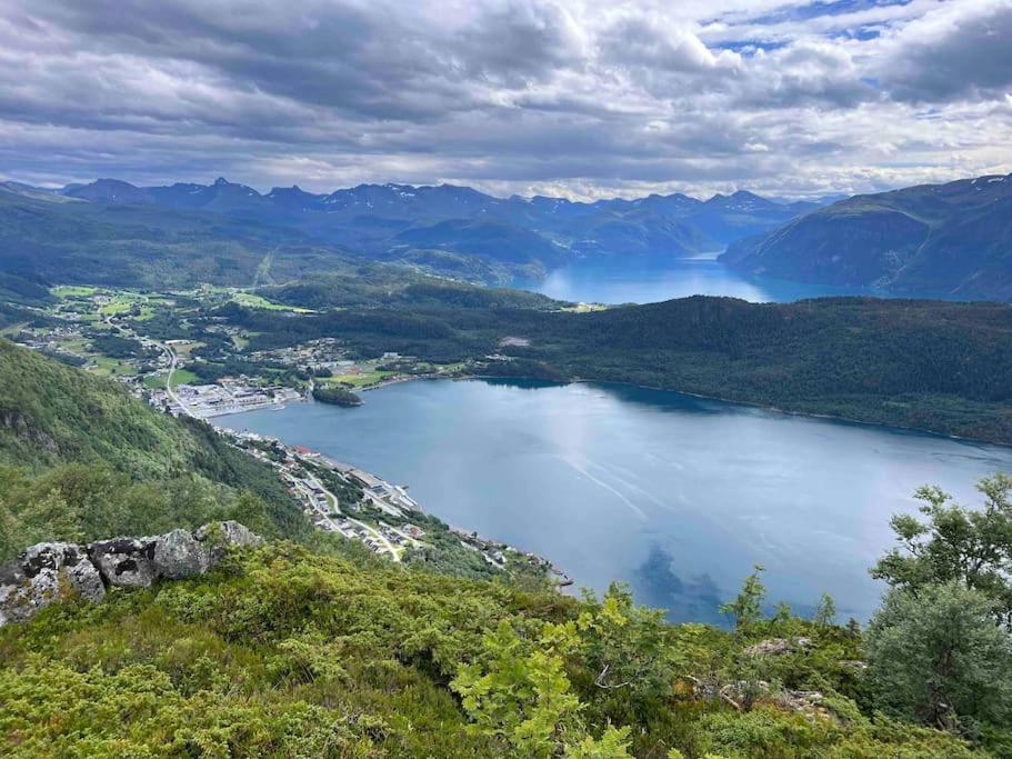Nakkentunet - familievennlig hus på gårdstun.