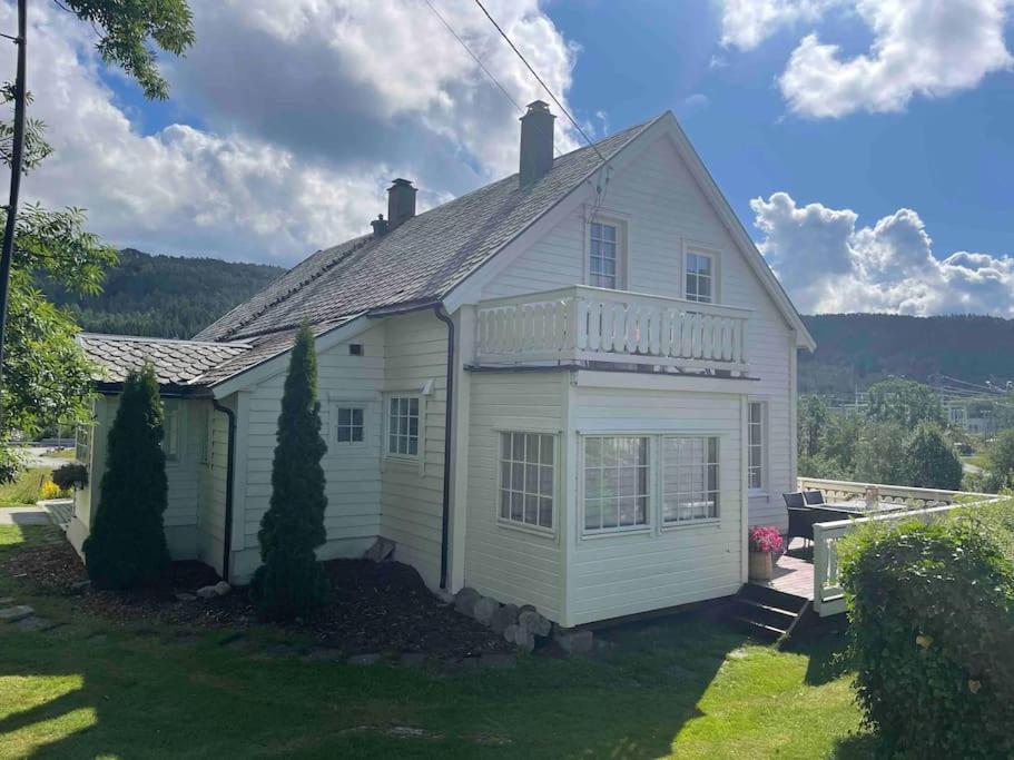 Nakkentunet - familievennlig hus på gårdstun.