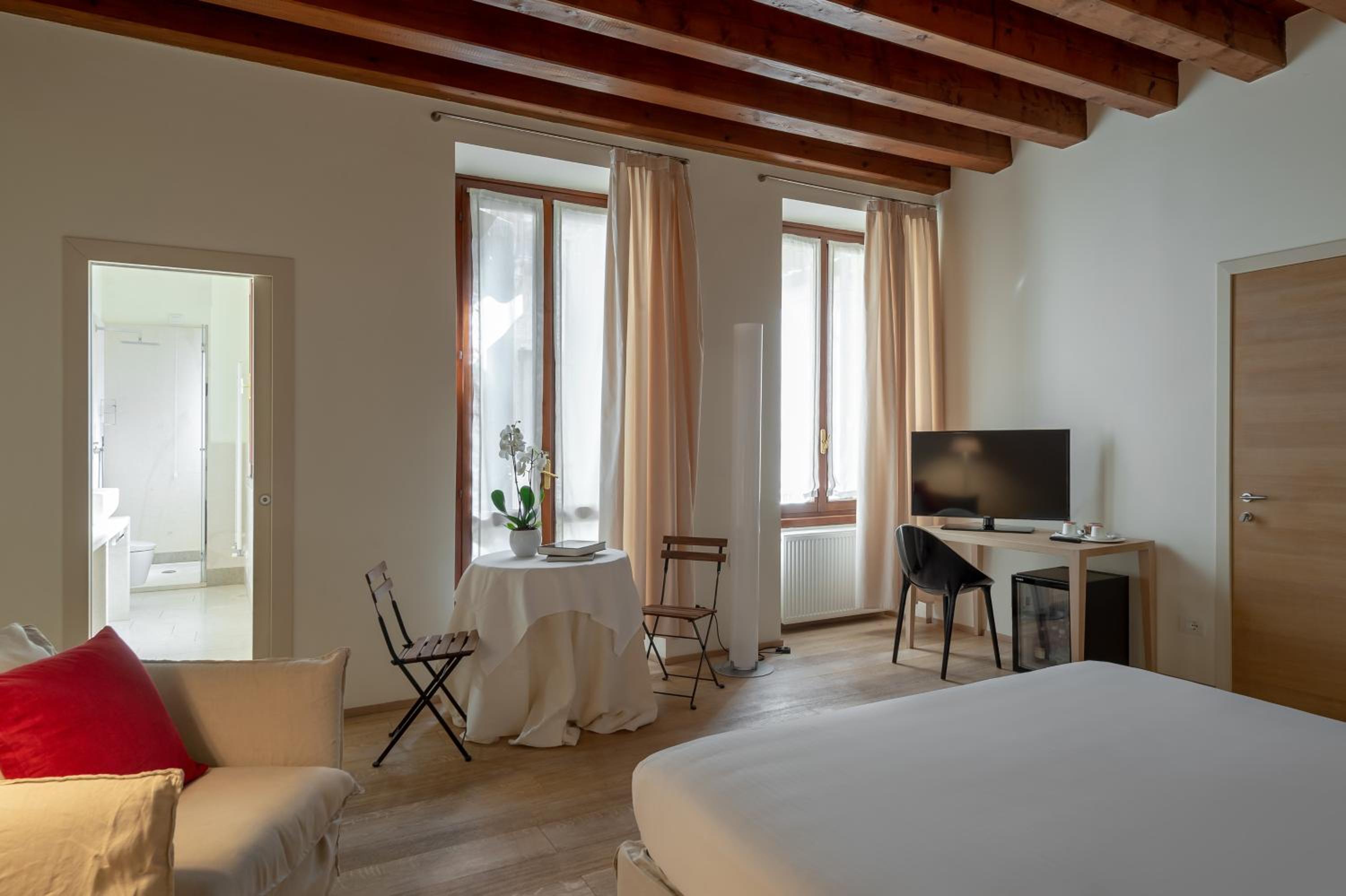 Massimago Wine Suites