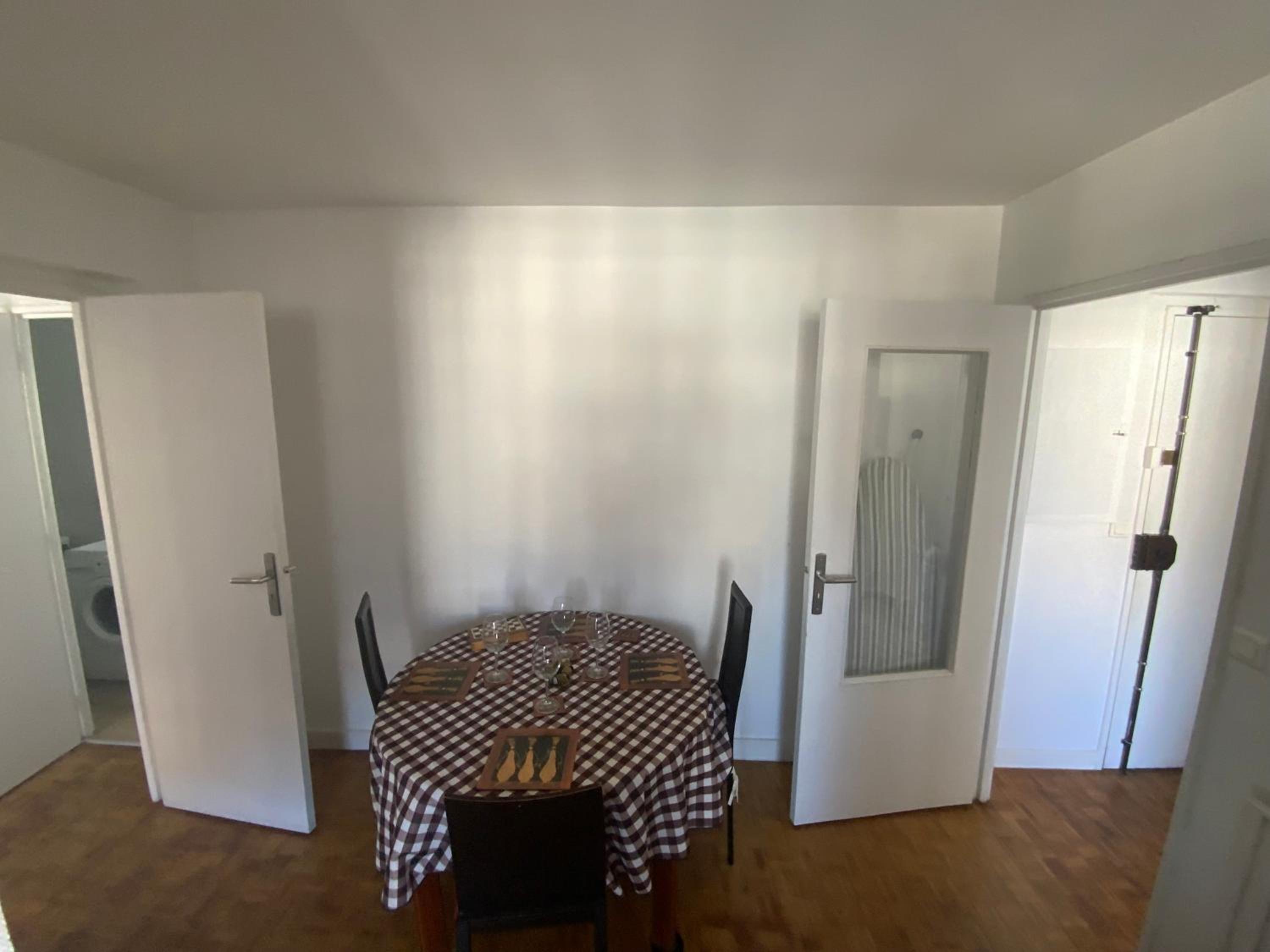 Chambre pour 4 chez Rihani près de la Tour Eiffel