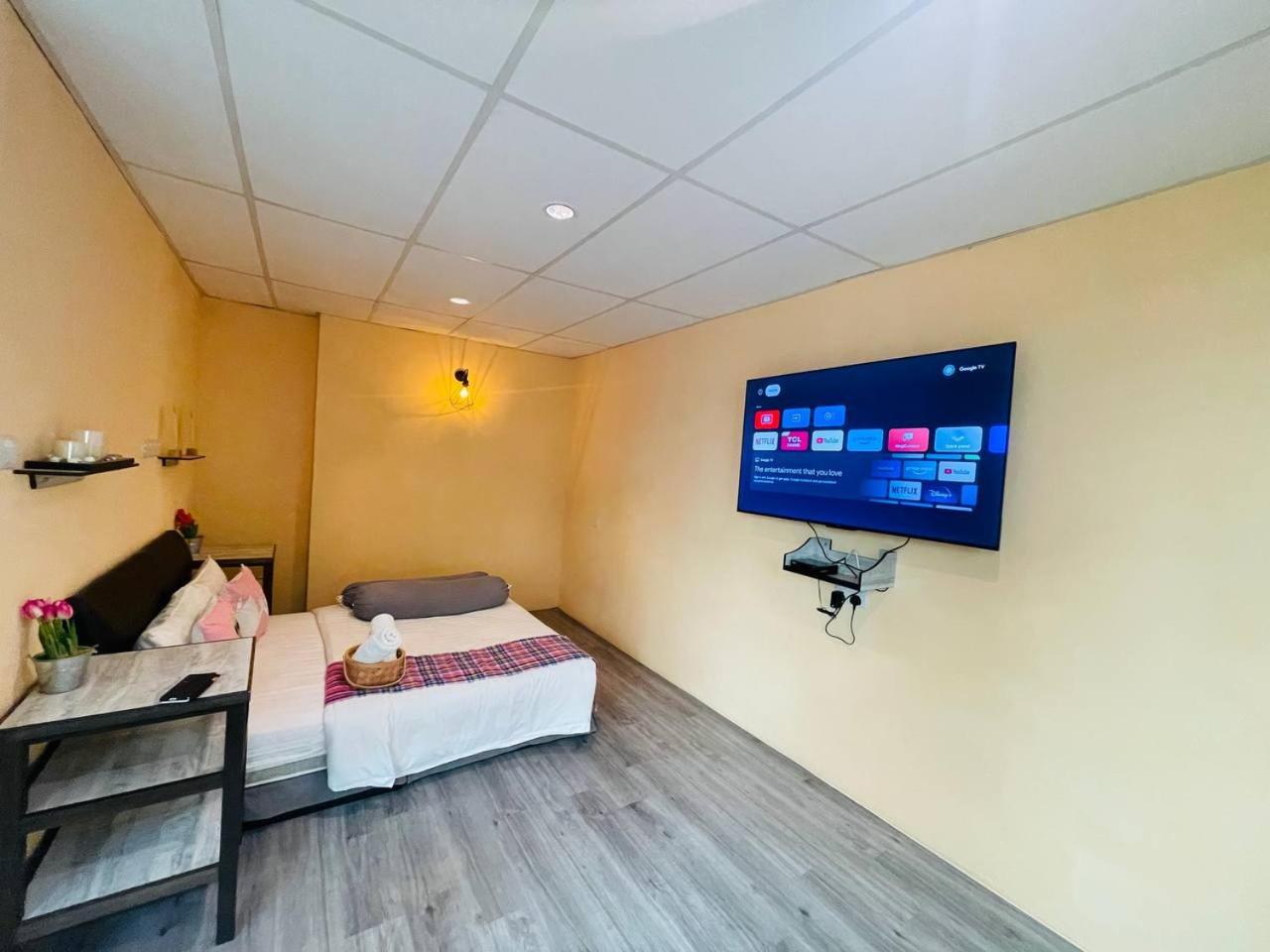 Loft Pals Urbanstay Lodge, Kapit, photo 175