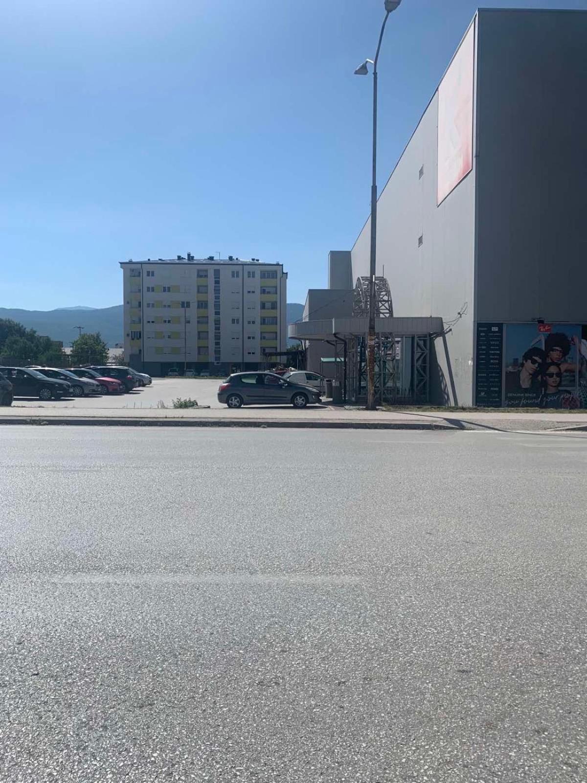Good Day- Stan na dan sa garažom