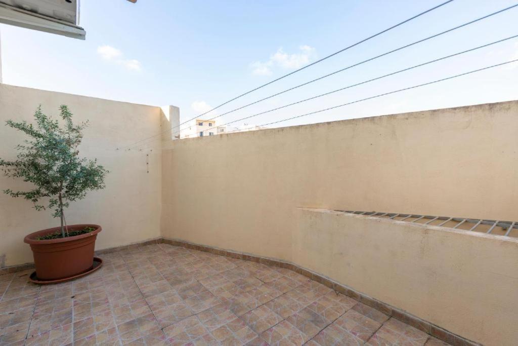 Gudja - Lovely 3 bedroom unit with own private entrance view 3