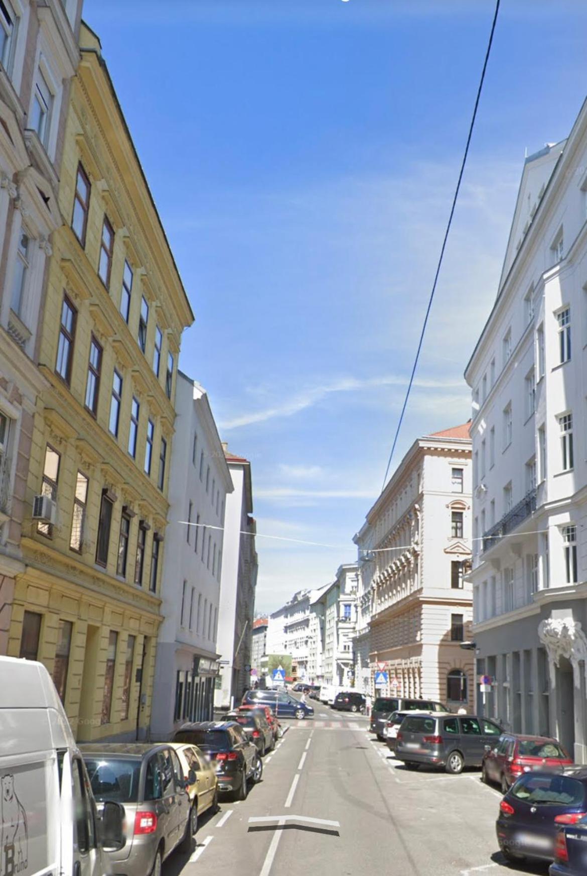 Rooftop cozy apartment near innerstadt with AC