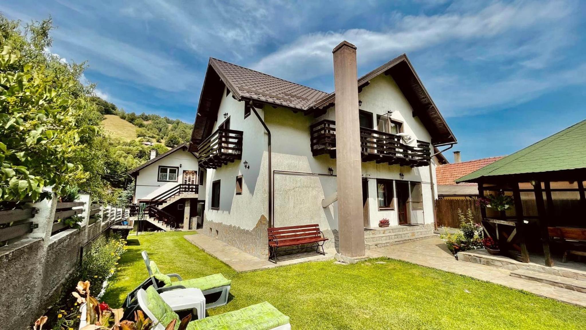 Casa Dintre Vai