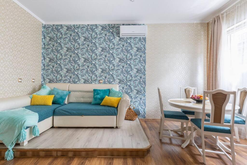 Stylish Central Budapest Apartment view 4