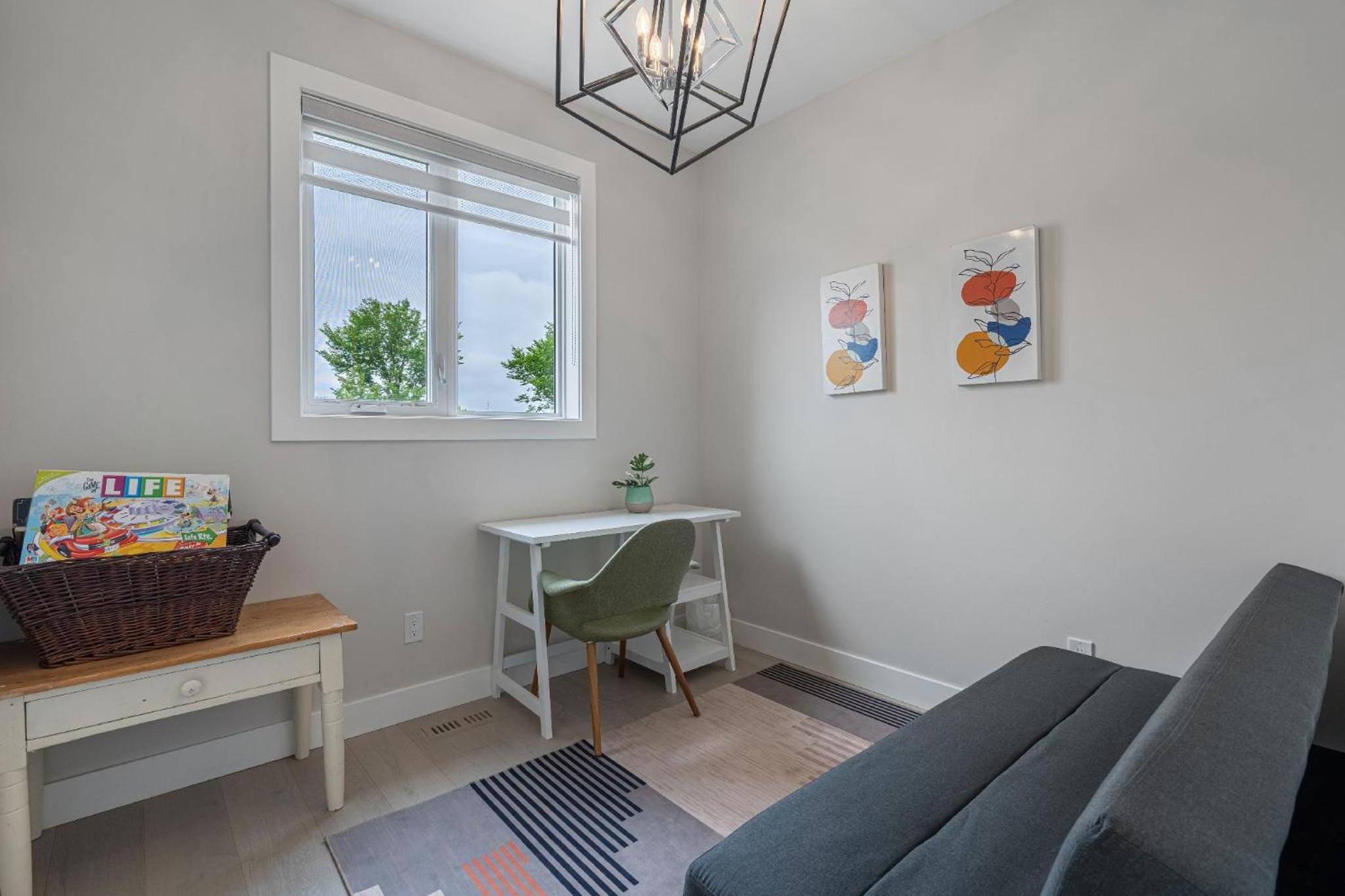 Modern Altadore Home 3 Br Fireplace Sleeps 8