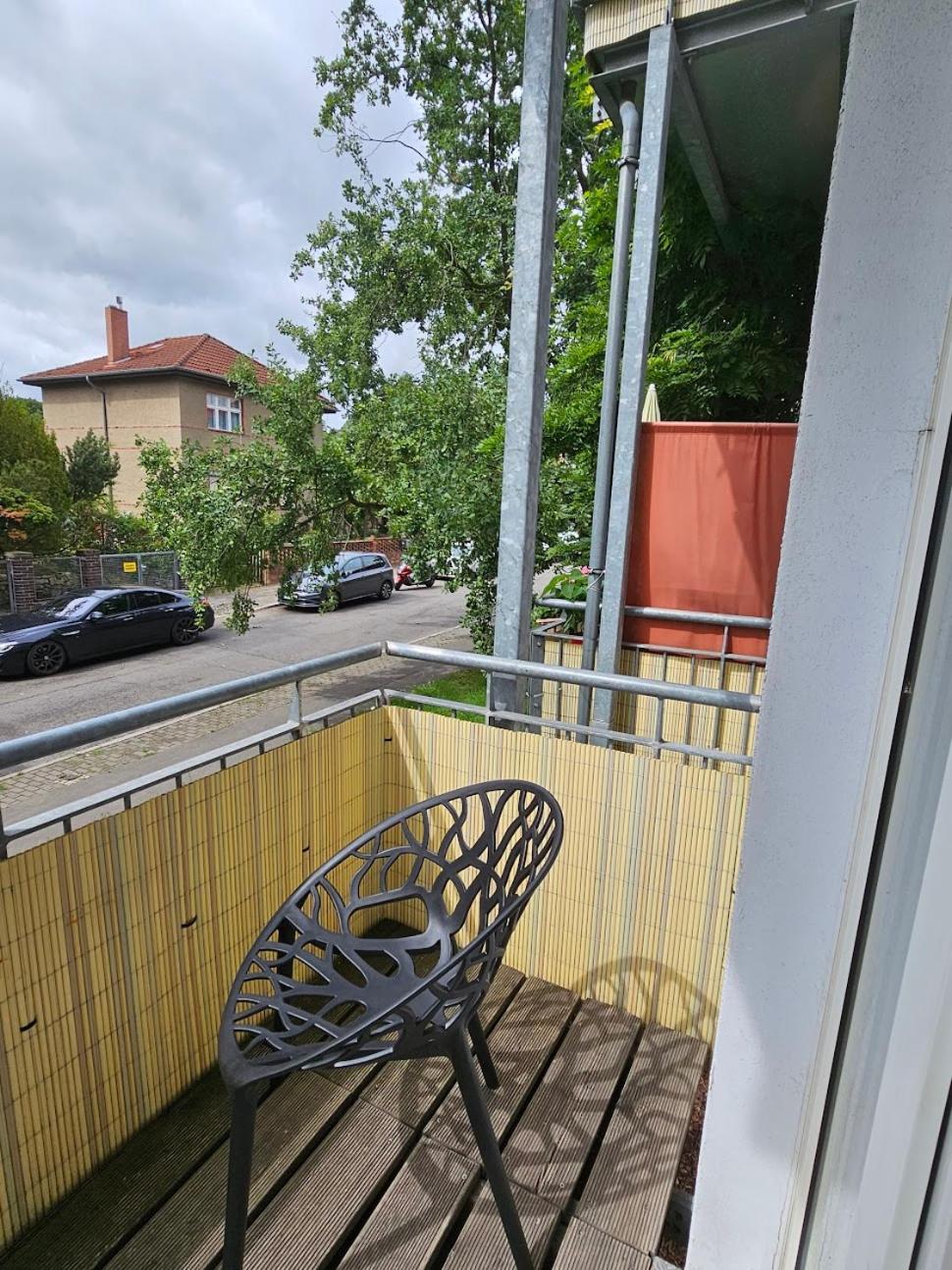 Casa Frida - Business Apartment near Airport BER, kitchen, bathroom, balcony, car park