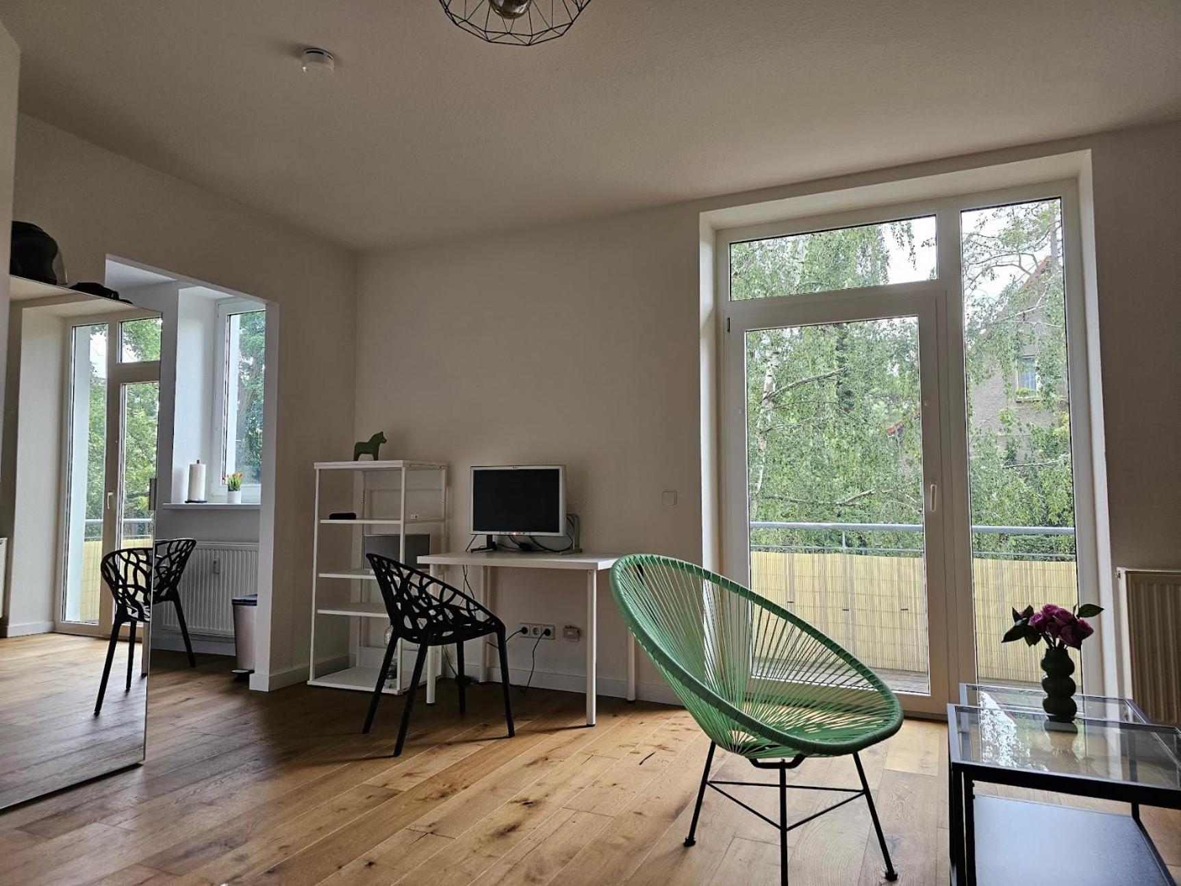 Casa Frida - Business Apartment near Airport BER, kitchen, bathroom, balcony, car park