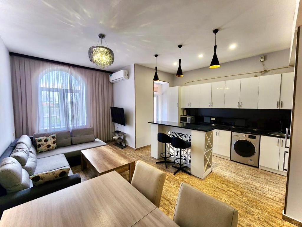 LUXURY Spacious 3 bedroom 2 Bathroom apartment , New Building,