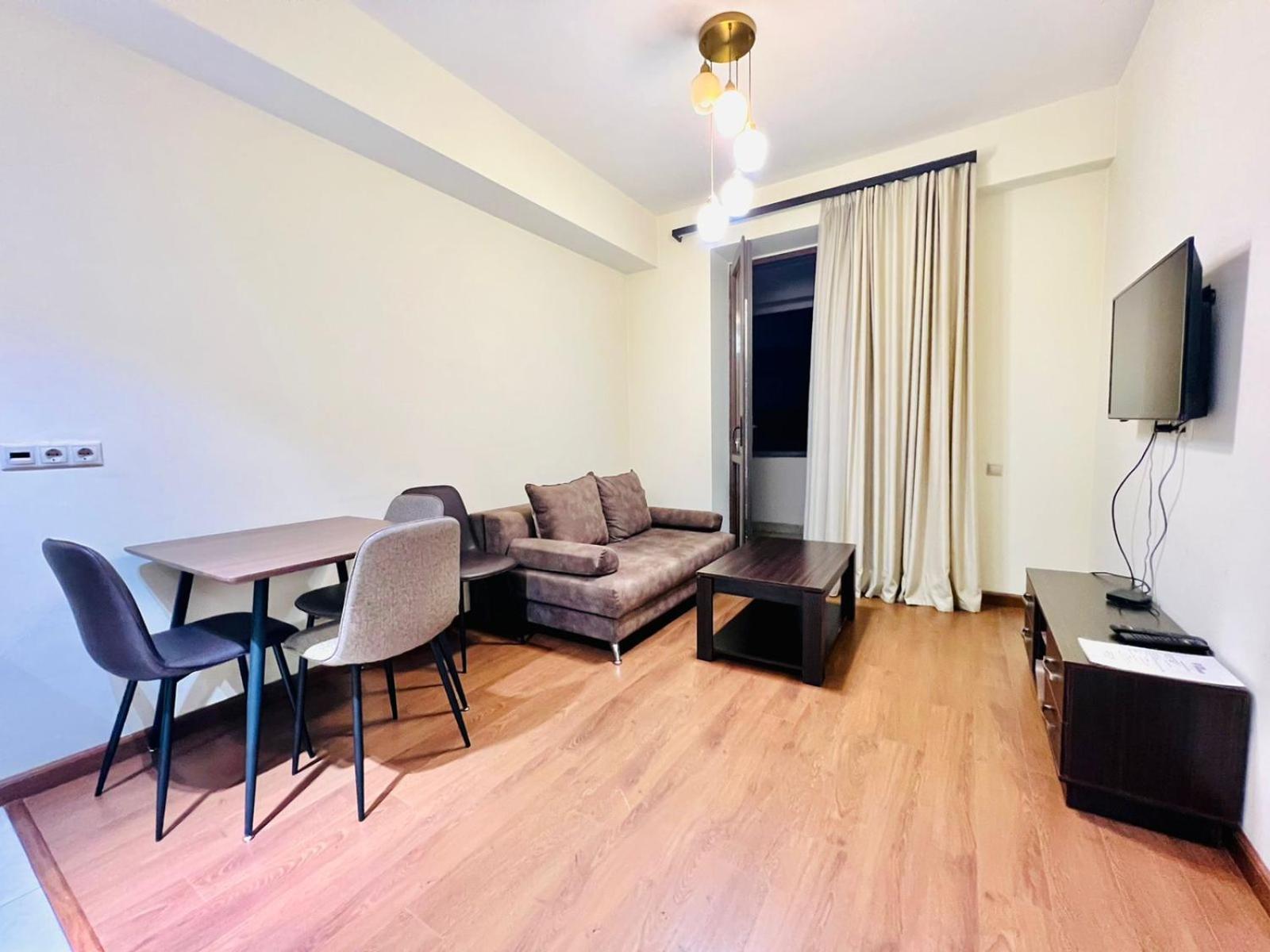 Modern Apartment +Balcony next to Republic Square, City Center
