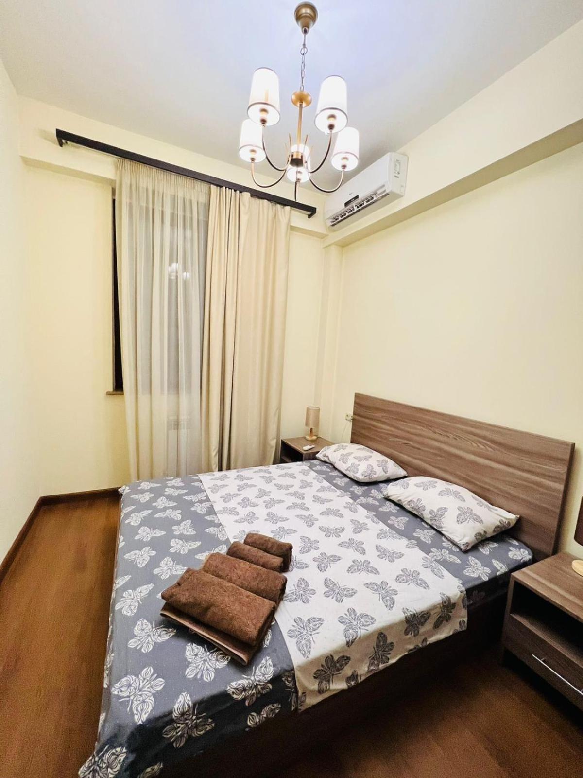 Modern Apartment +Balcony next to Republic Square, City Center