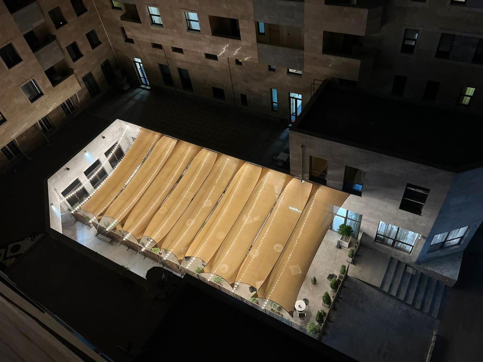 Modern Apartment +Balcony next to Republic Square, City Center