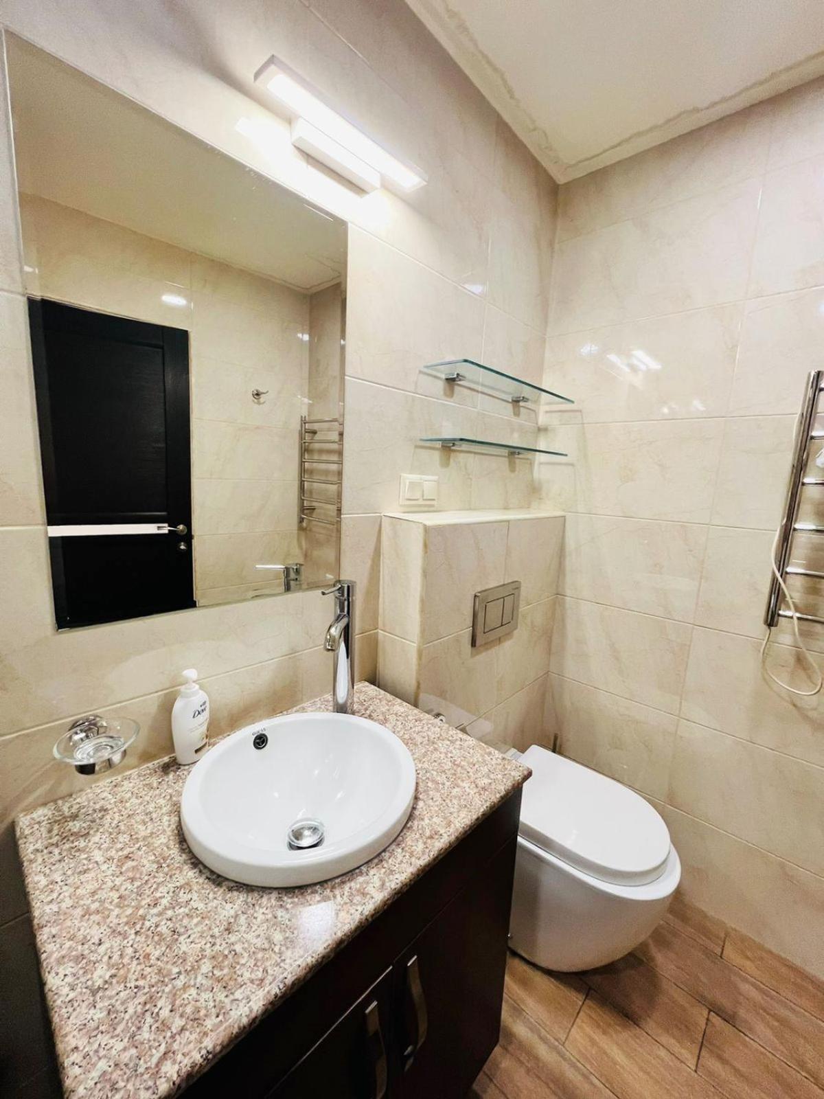 Modern Apartment +Balcony next to Republic Square, City Center