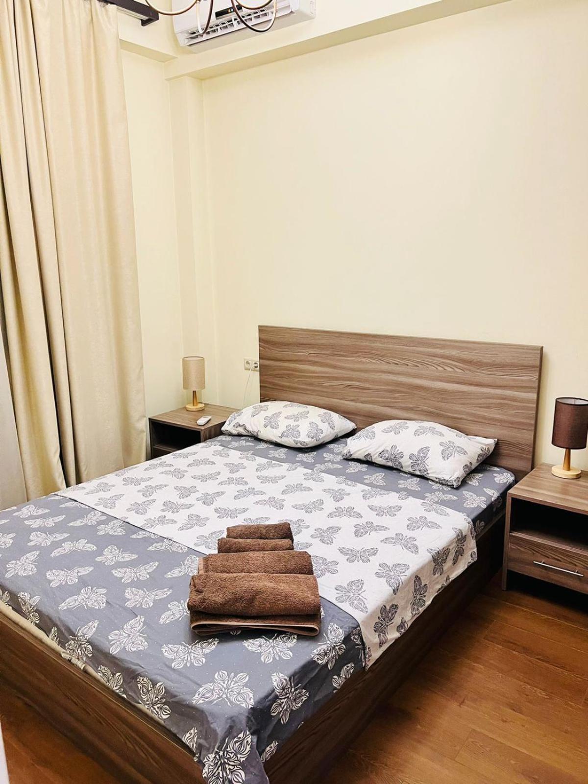 Modern Apartment +Balcony next to Republic Square, City Center