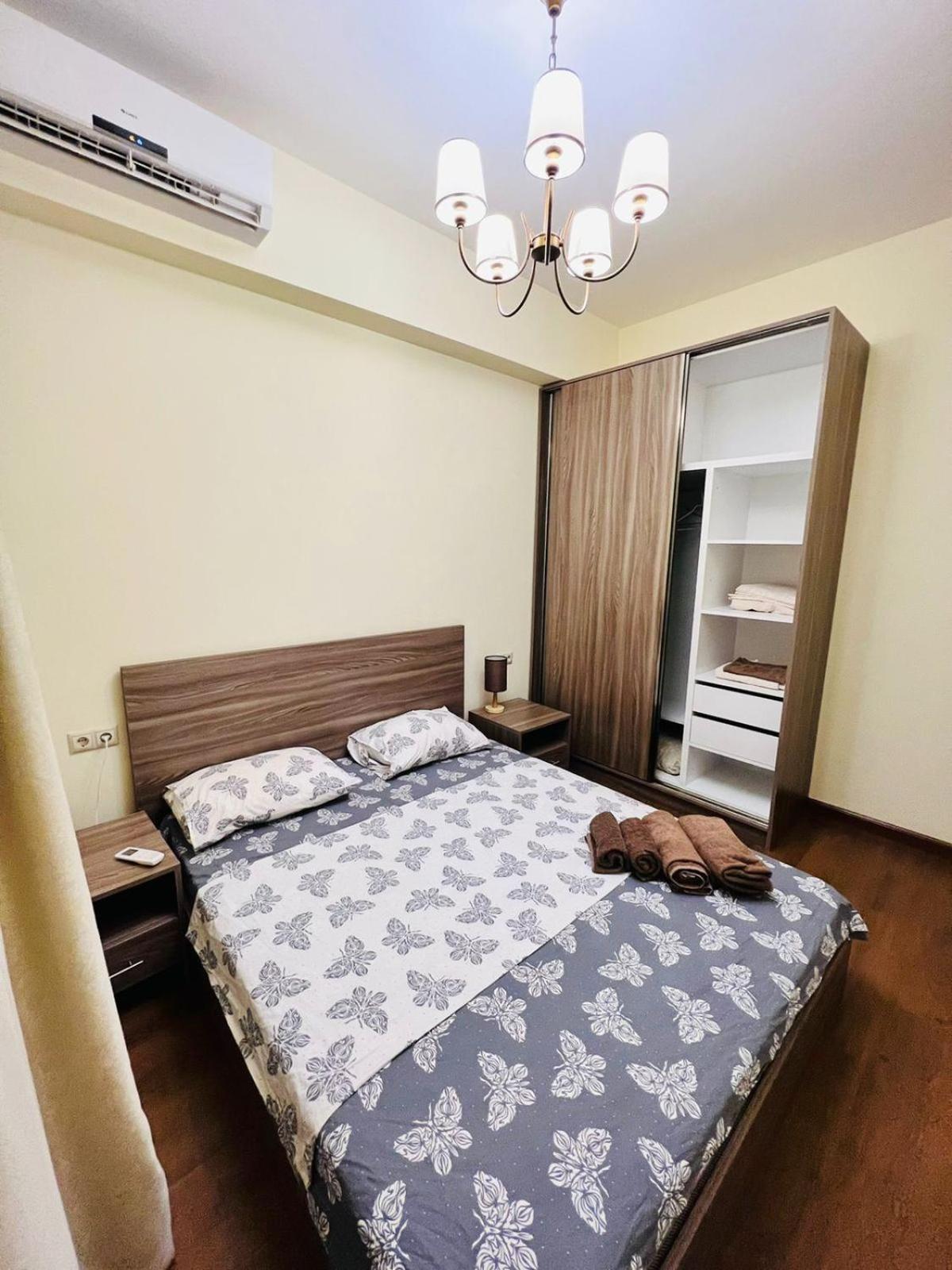 Modern Apartment +Balcony next to Republic Square, City Center