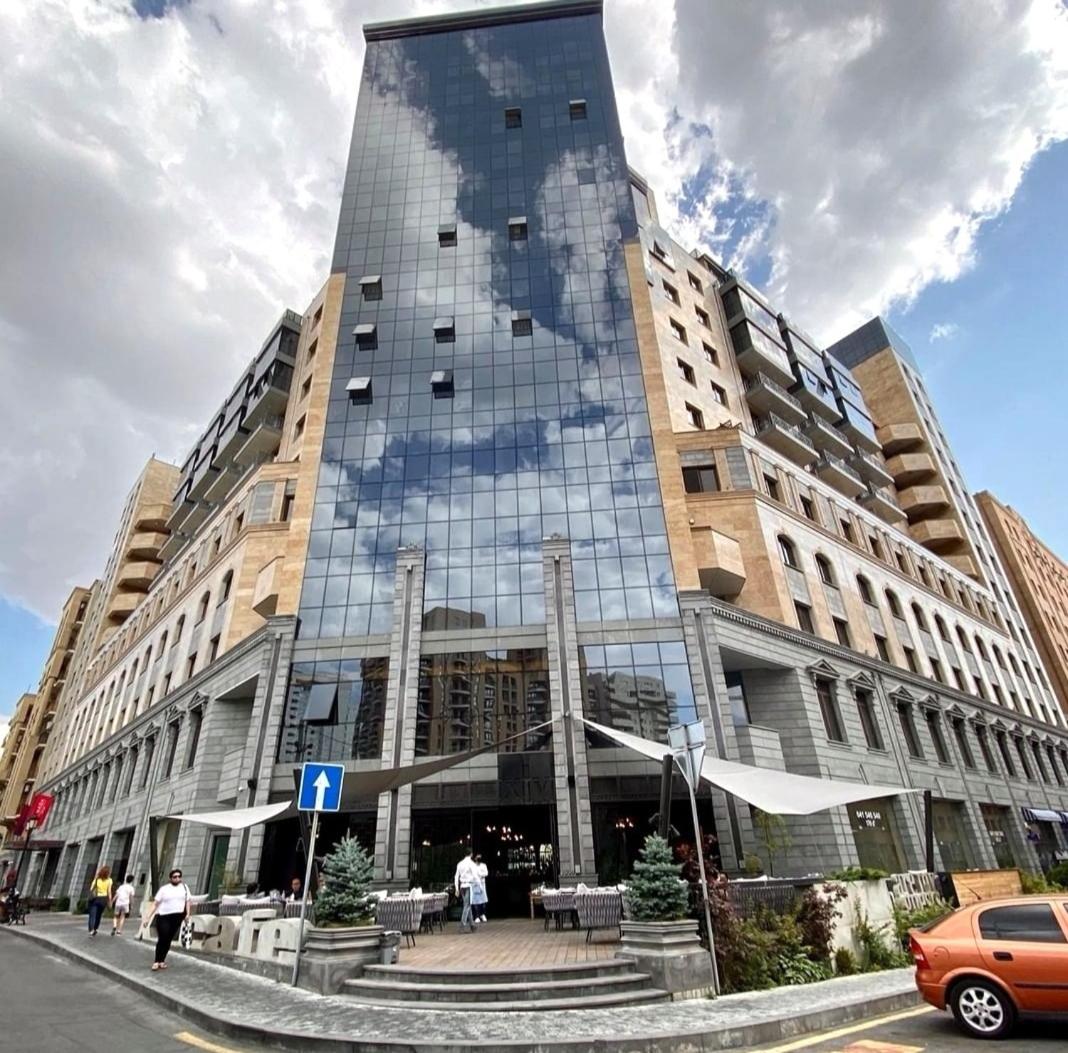 Modern Apartment +Balcony next to Republic Square, City Center