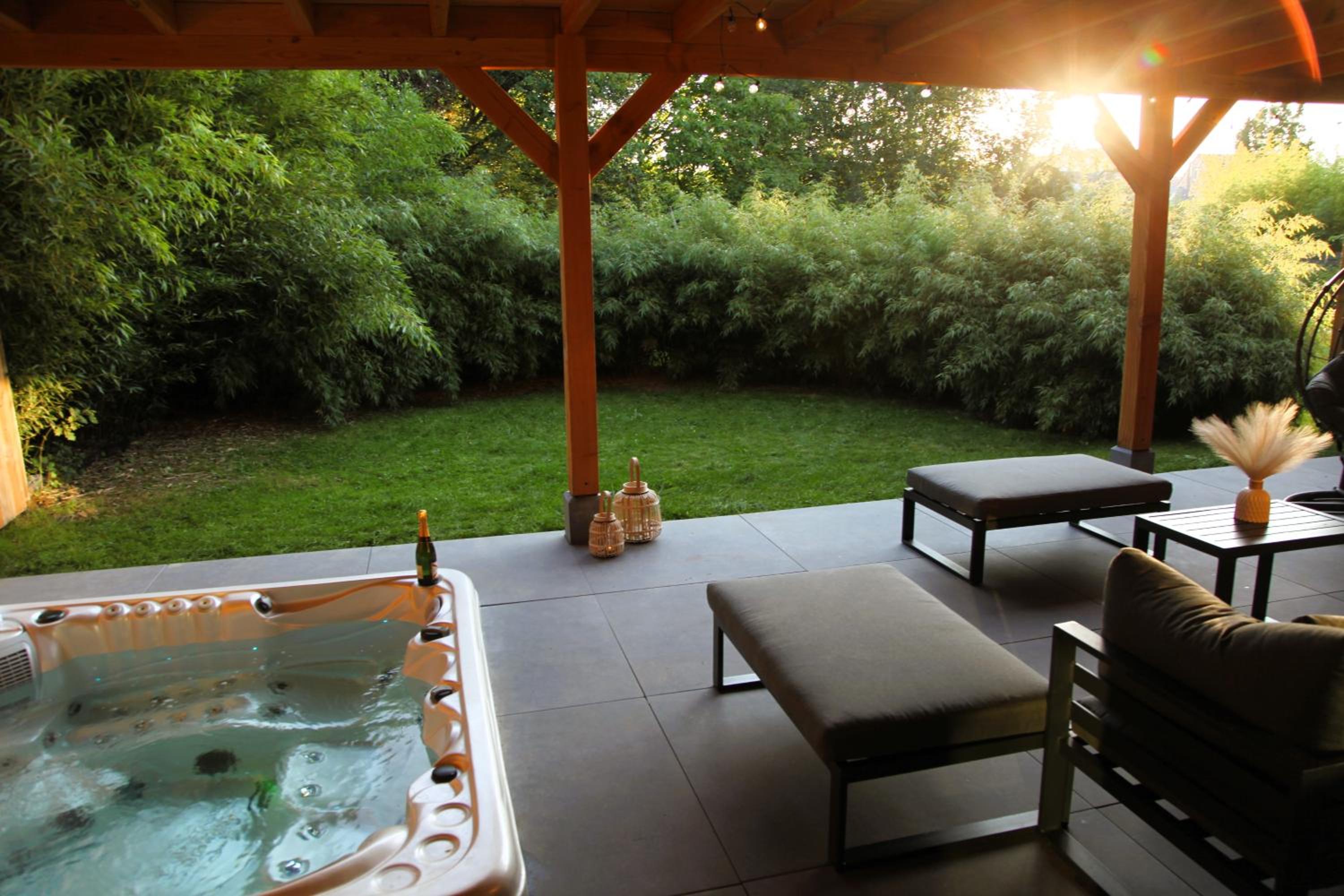 Dionbulles & Dionlodge Guesthouse, Private Wellness with pool in option