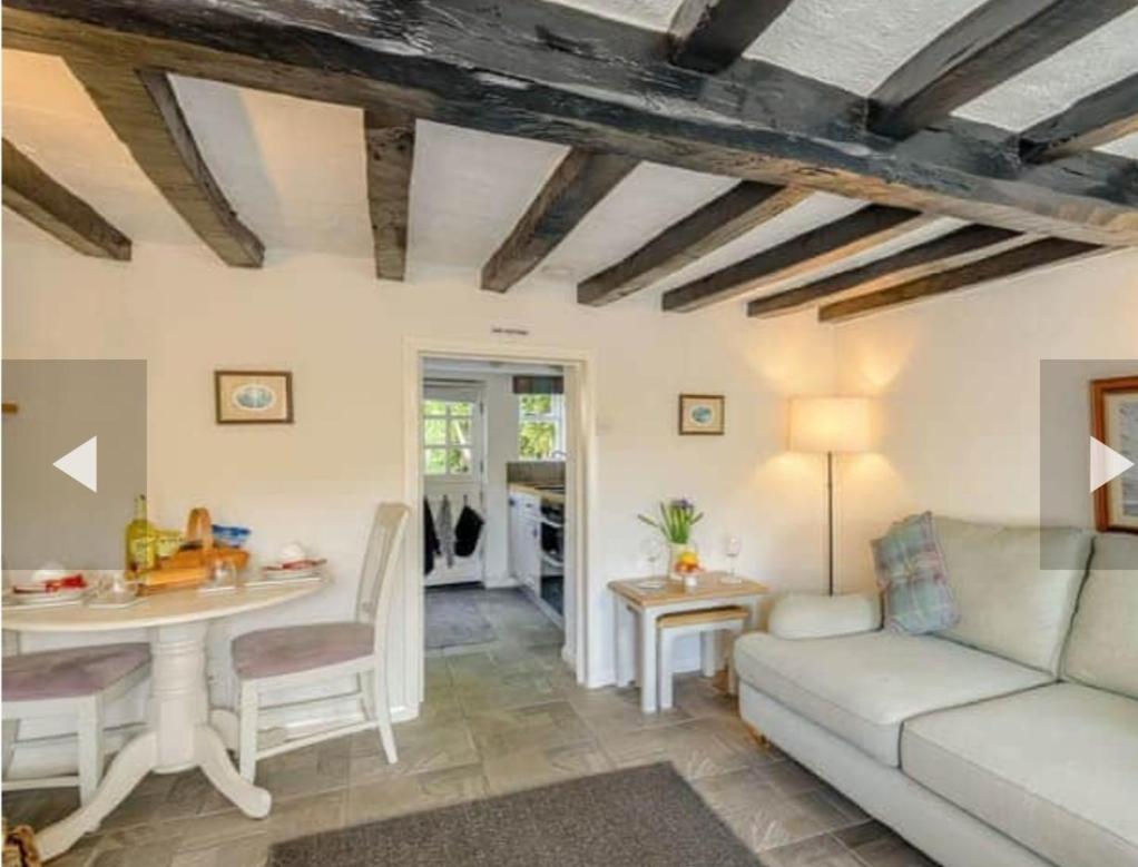 Stone Cottage, Idyllic Village view 5