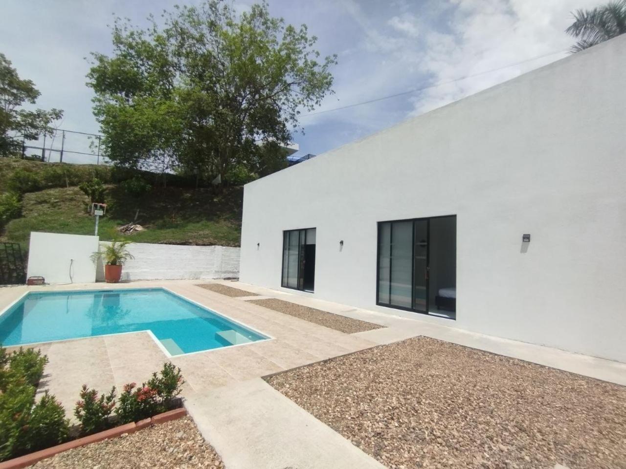 Piscina privada y mucha tranquilidad.