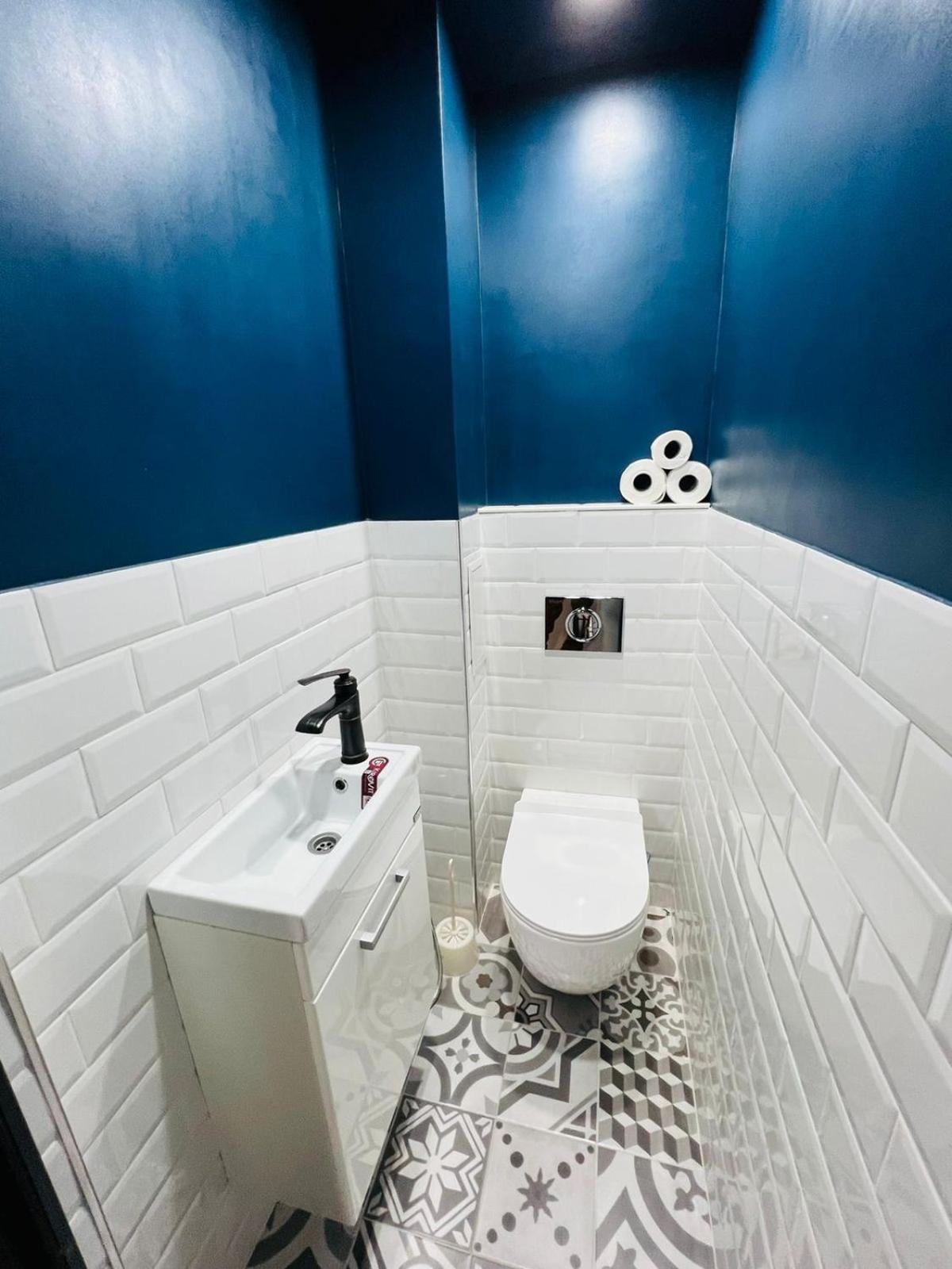 Deluxe Modern 3 Bedroom + 2 Bathrooms Apartment, on Amiryan Street, Middle of Center