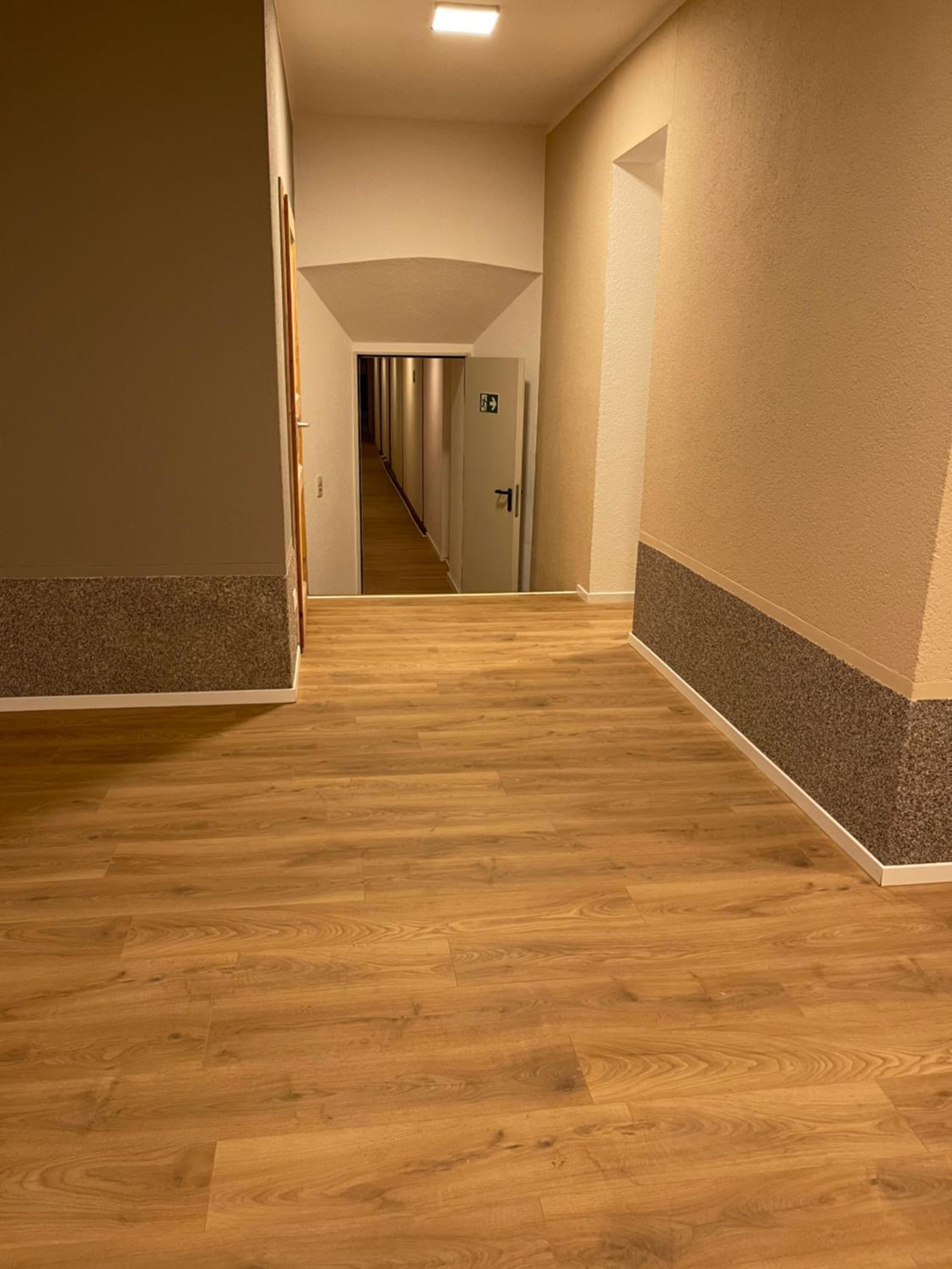 Neu renoviert: 11 Zimmer mit großer Wohnküche, mitten in der Natur