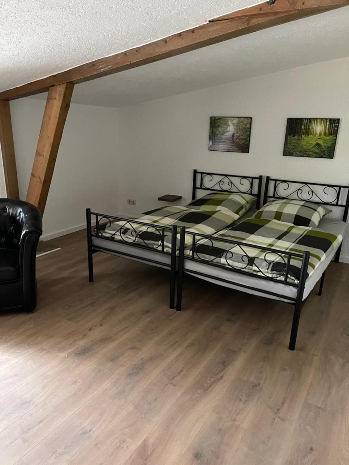 Neu renoviert: 11 Zimmer mit großer Wohnküche, mitten in der Natur