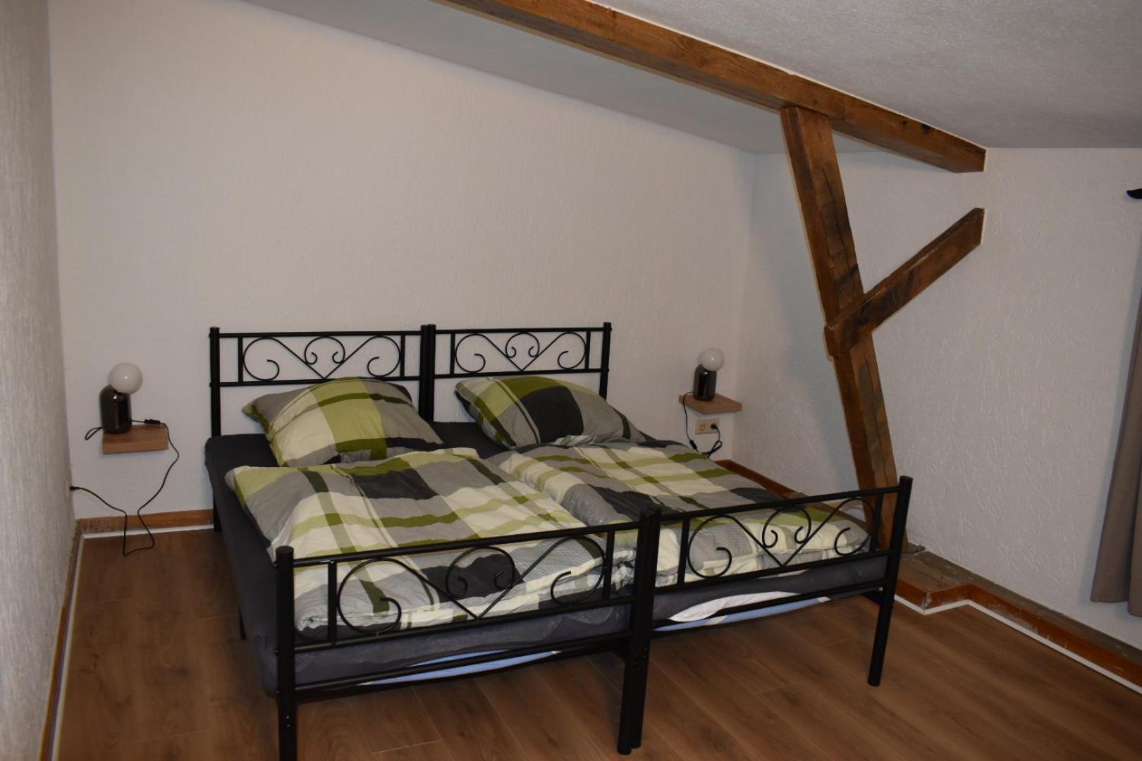 Neu renoviert: 11 Zimmer mit großer Wohnküche, mitten in der Natur