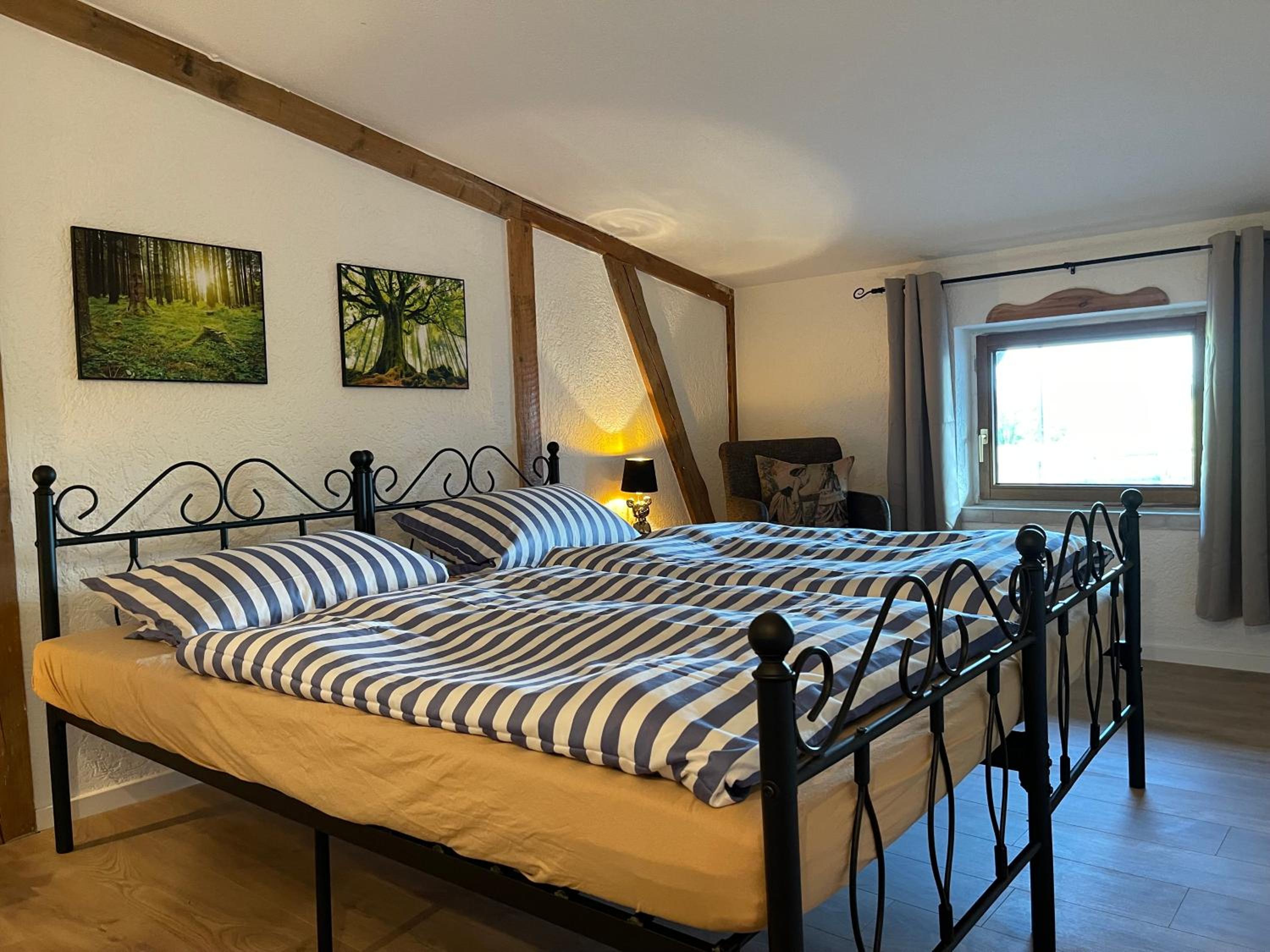 Neu renoviert: 11 Zimmer mit großer Wohnküche, mitten in der Natur