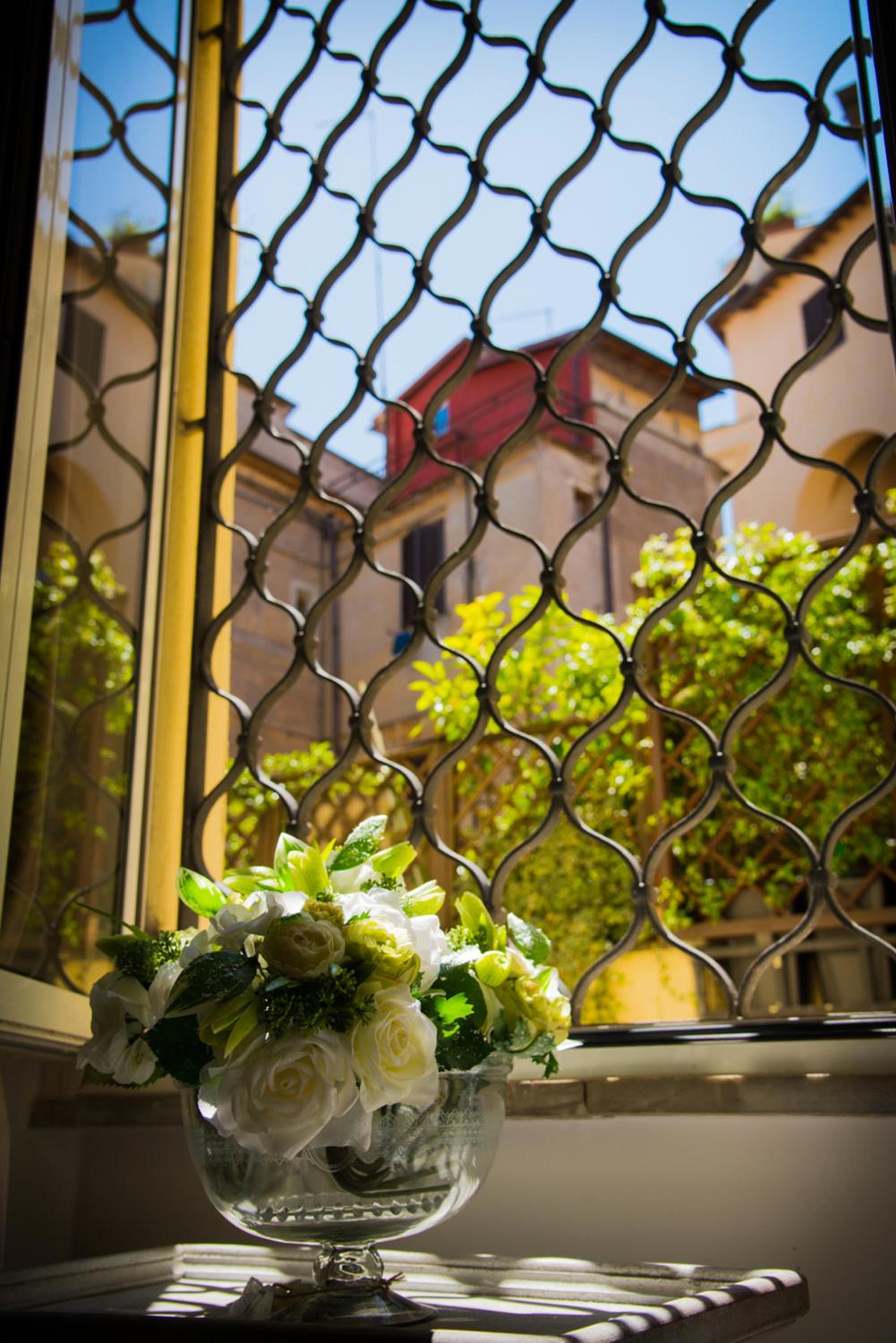 Flowers Apartments Rome City Center
