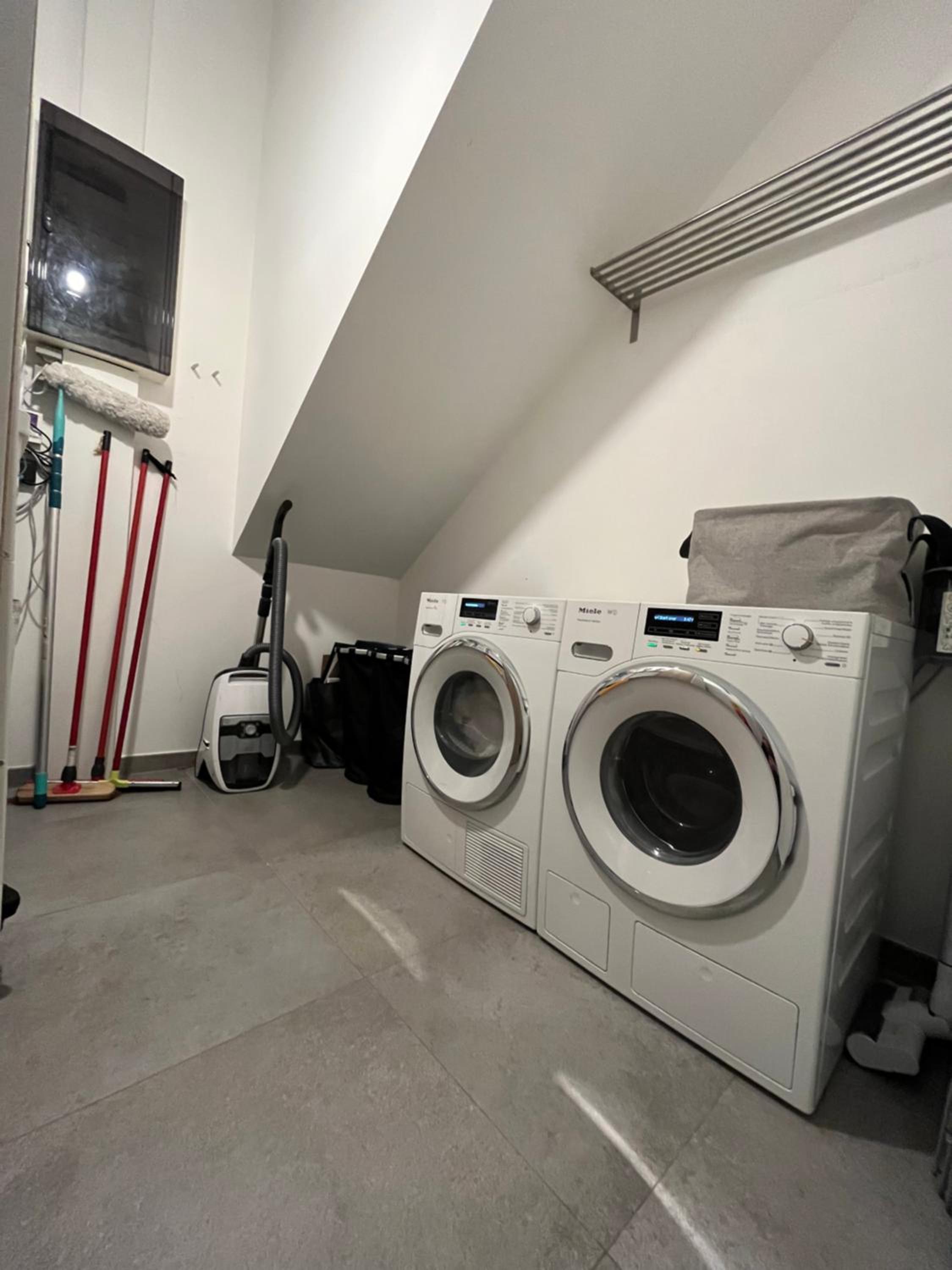 Luxury apartment, private terrace & FREE PARKING