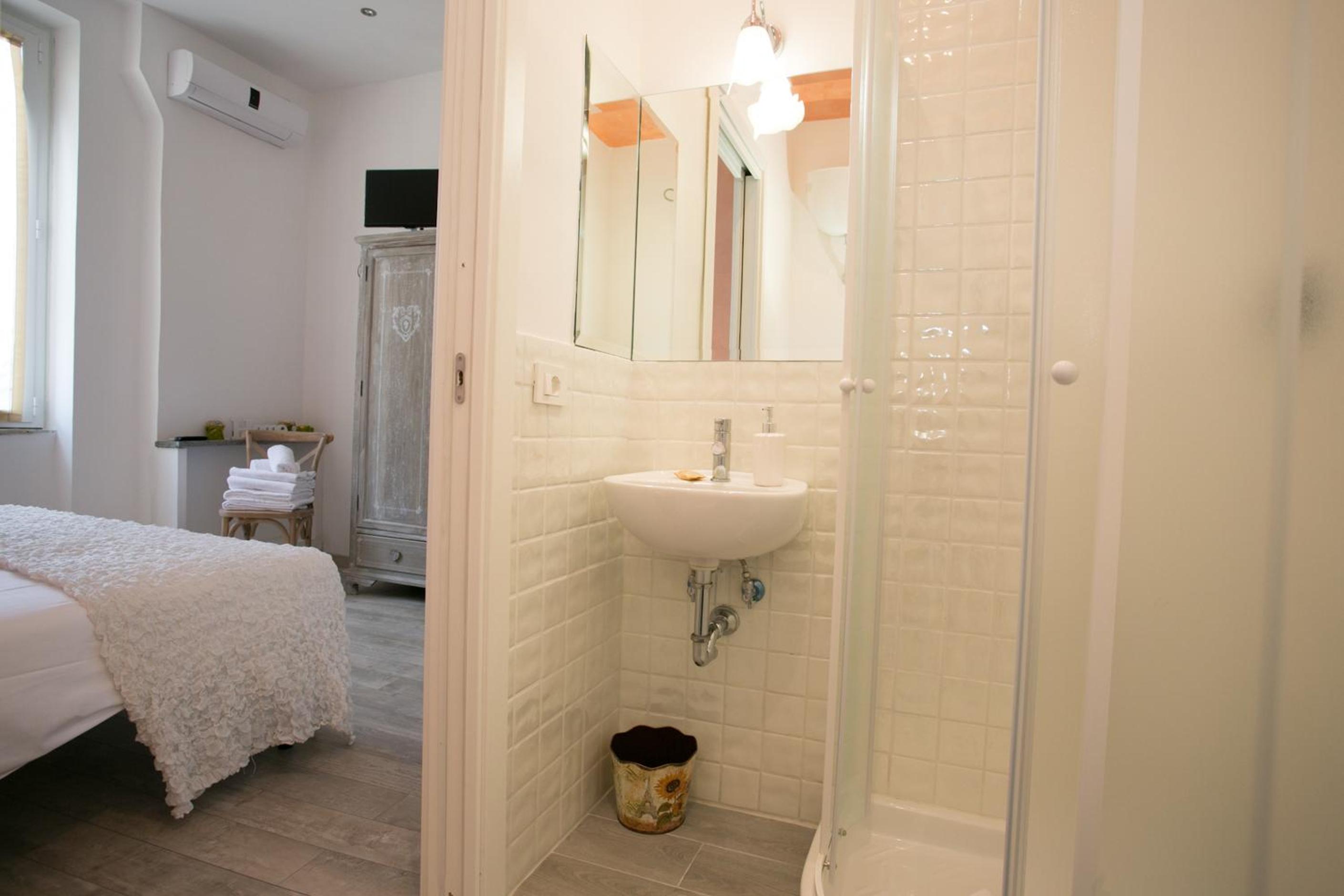 Colosseo Apartments and Rooms - Rome City Centre