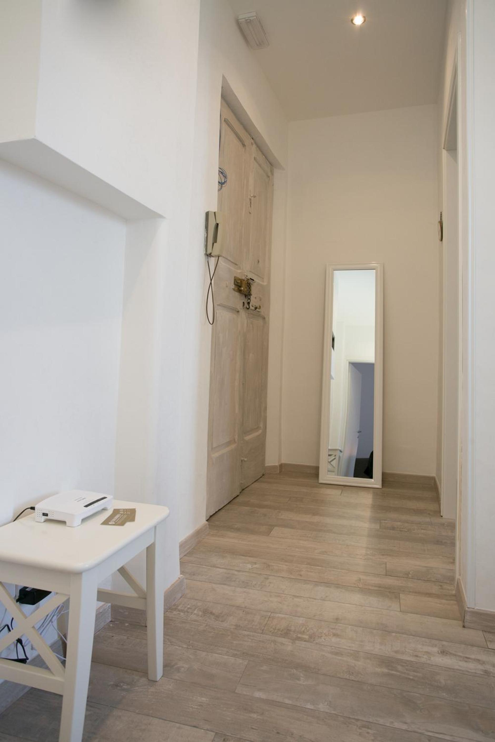 Colosseo Apartments and Rooms - Rome City Centre