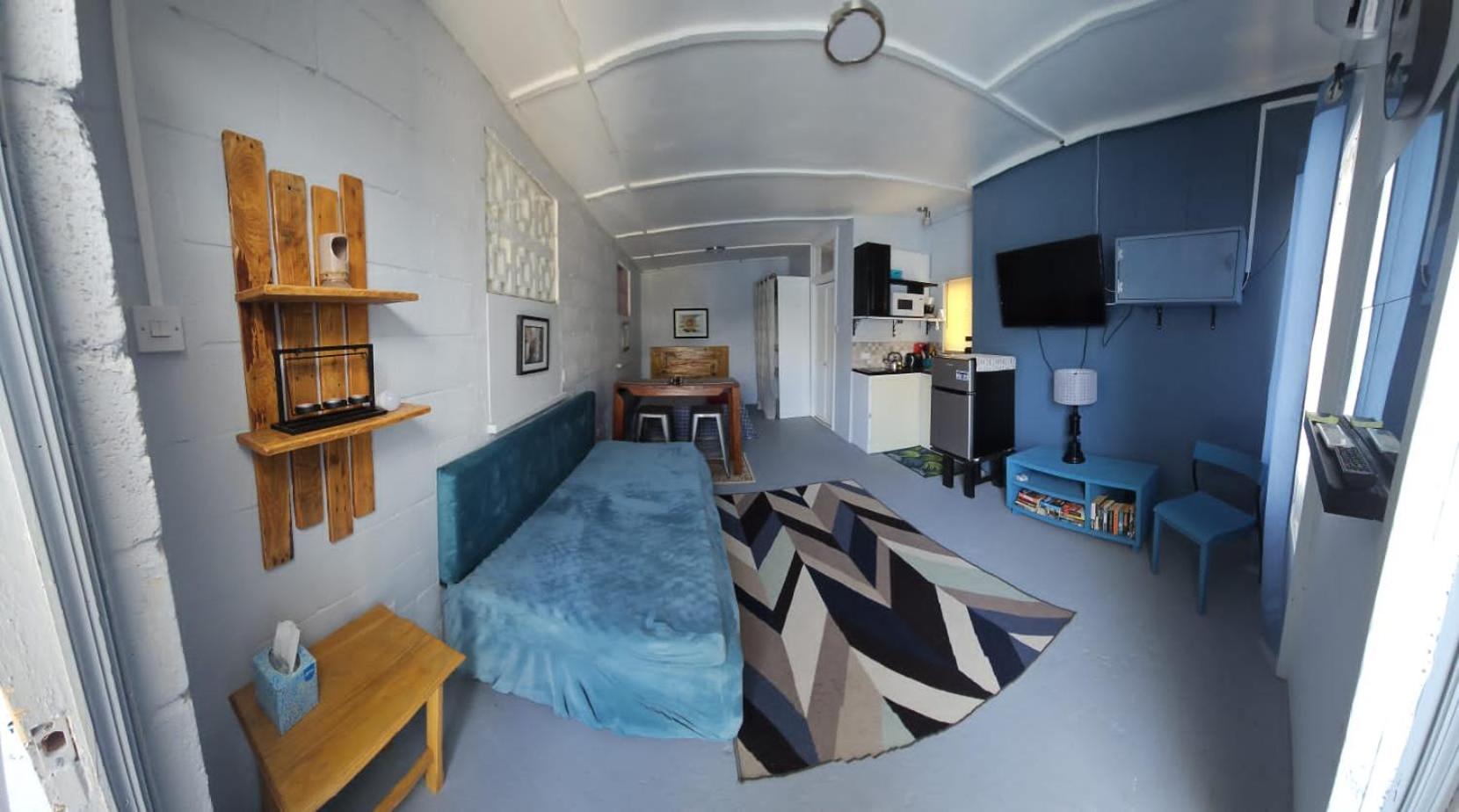 Gloria's mini hideaway