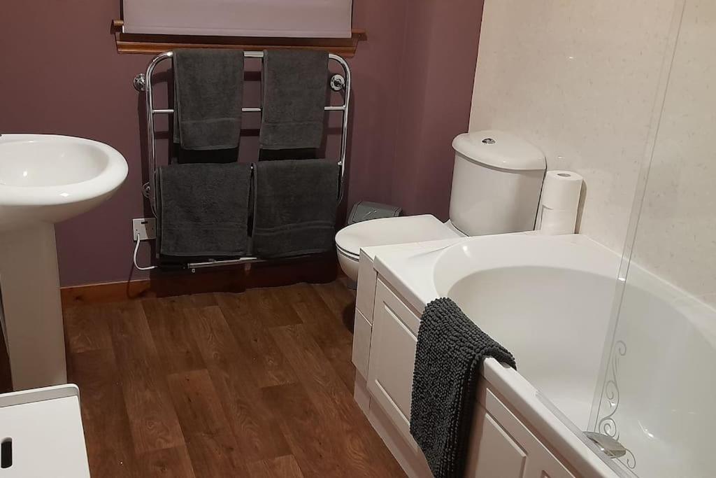 Sunnyside Cottage 2 Bedrooms 1 Bathroom 1 WC 2 Pets Welcome view 2
