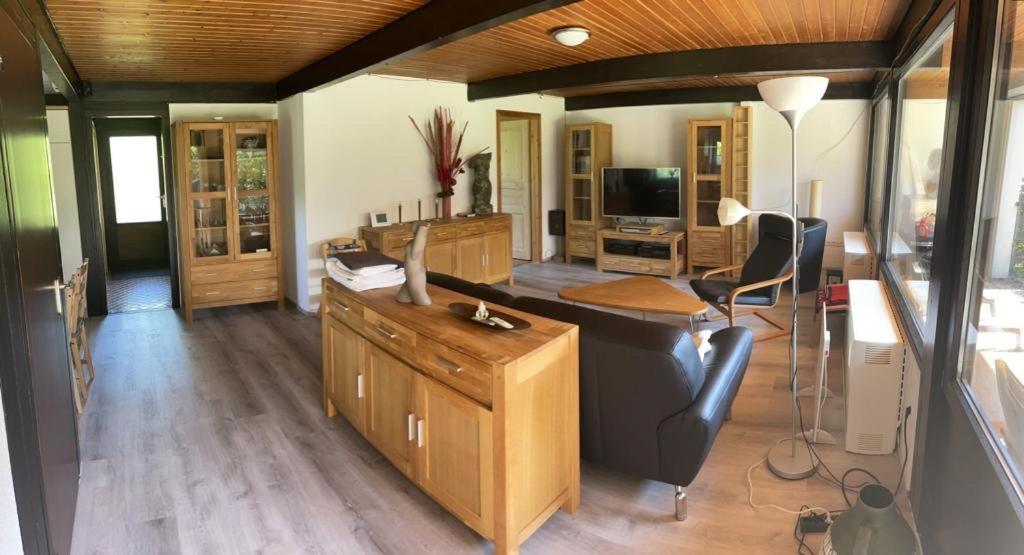 Bungalow Nordschwarzwald im Ferienpark Schellbronn mit tollem Garten für Natur- und Tierliebhaber