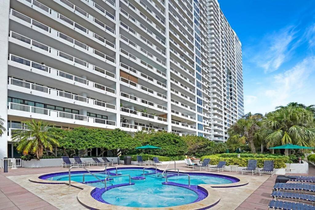 Paradise Found! Miami Skyline and Water Views!