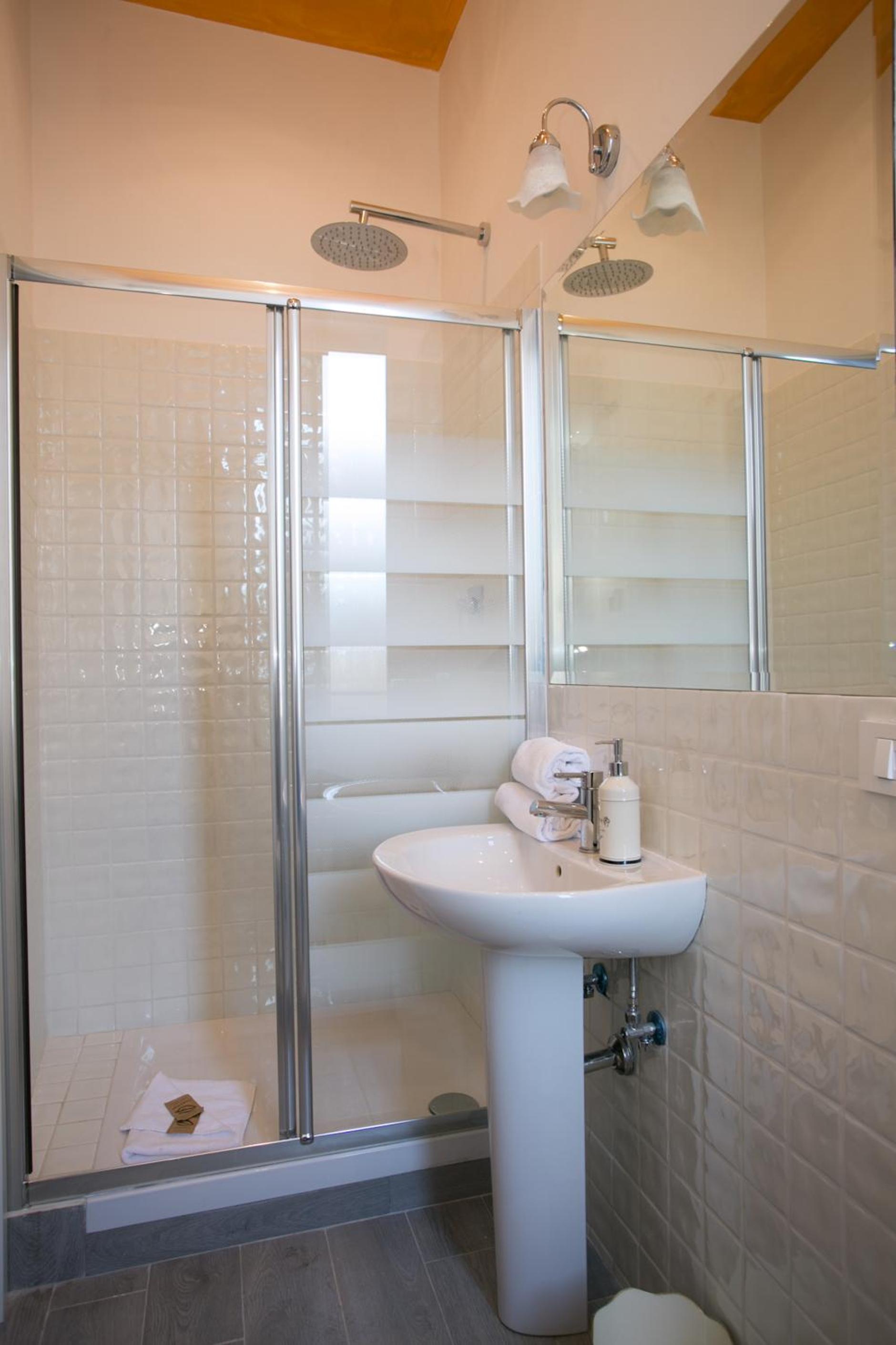 Colosseo Apartments and Rooms - Rome City Centre