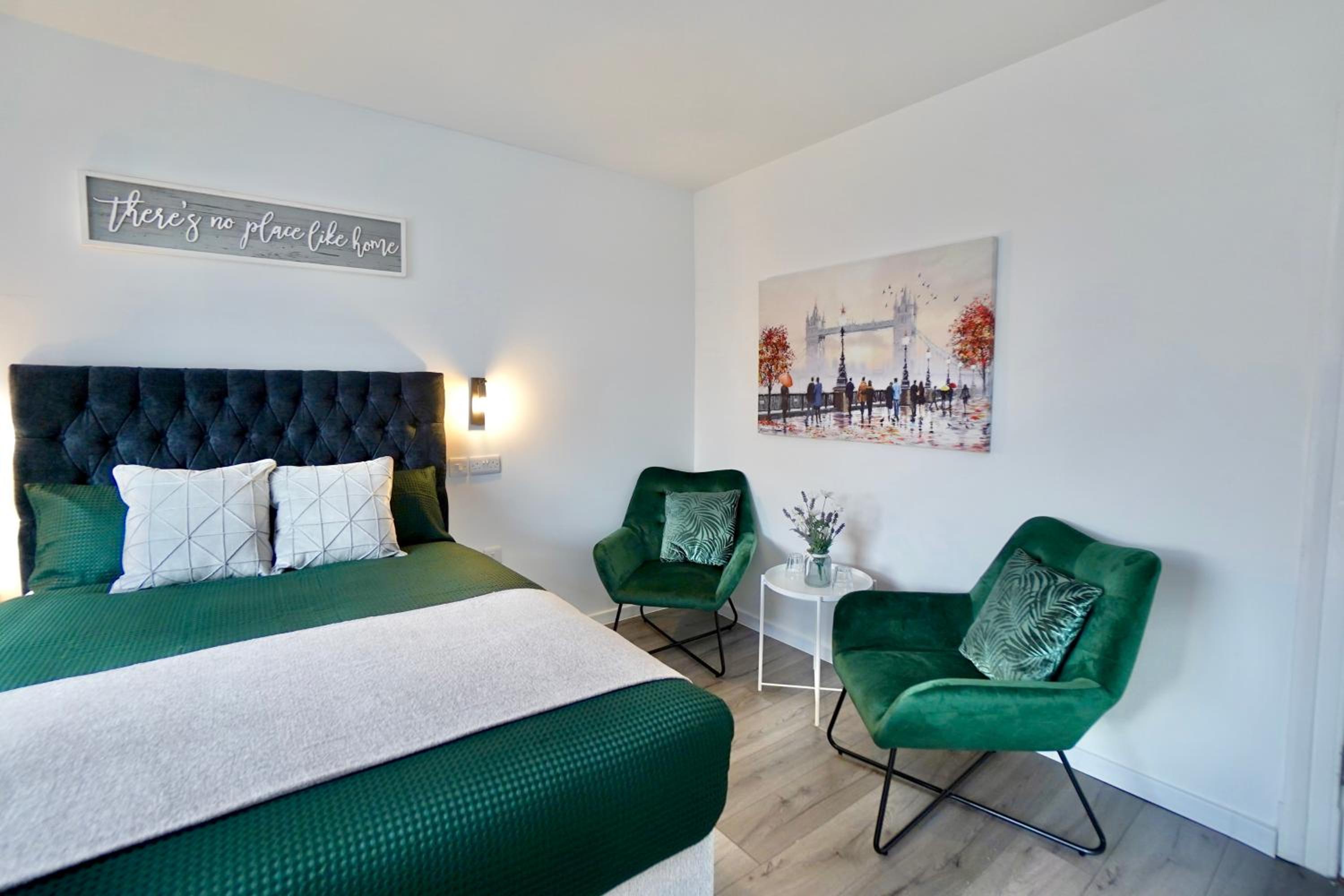 Luxury Flats in Southsea Portsmouth - Free Parking view 3