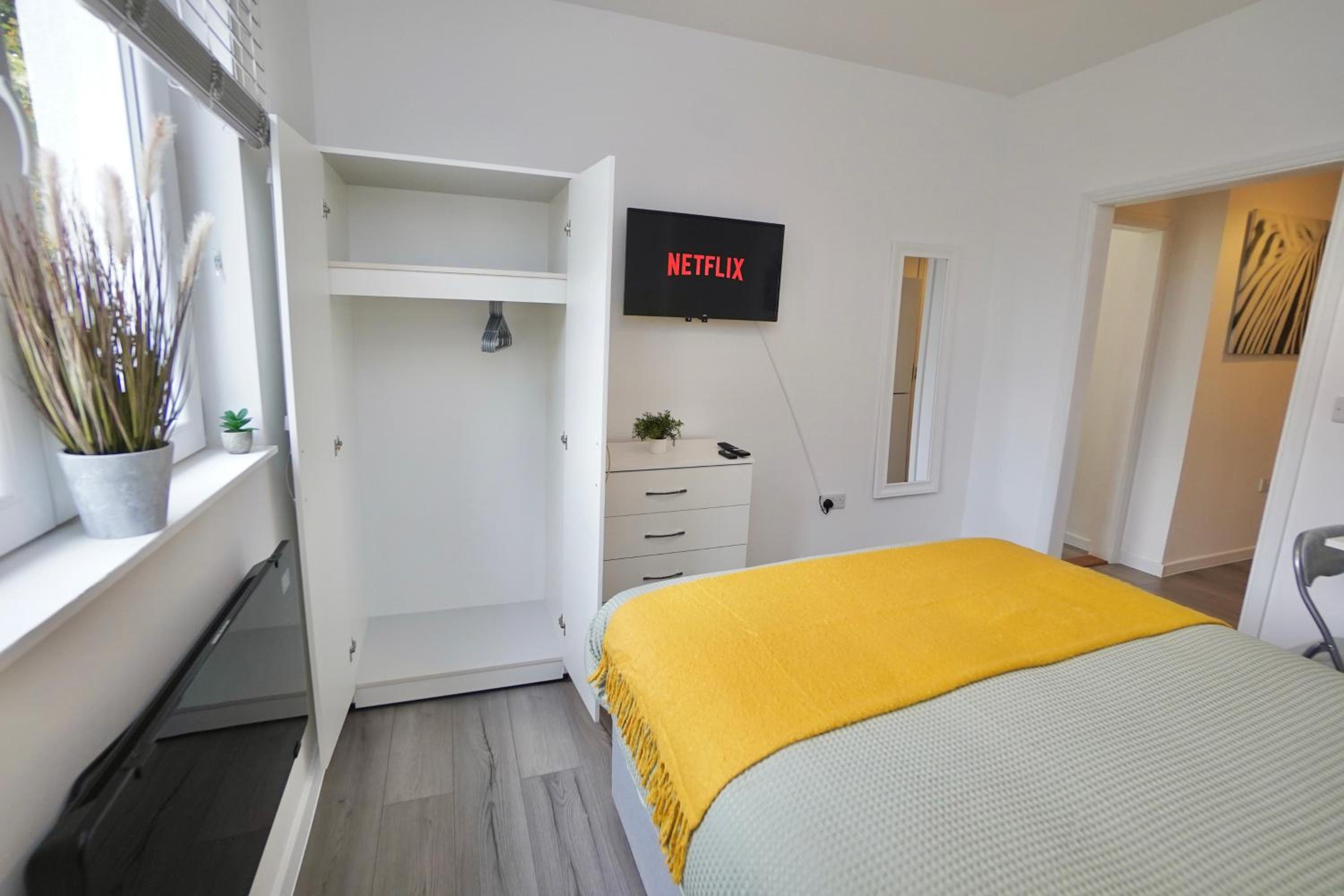 Luxury Flats in Southsea Portsmouth - Free Parking view 5