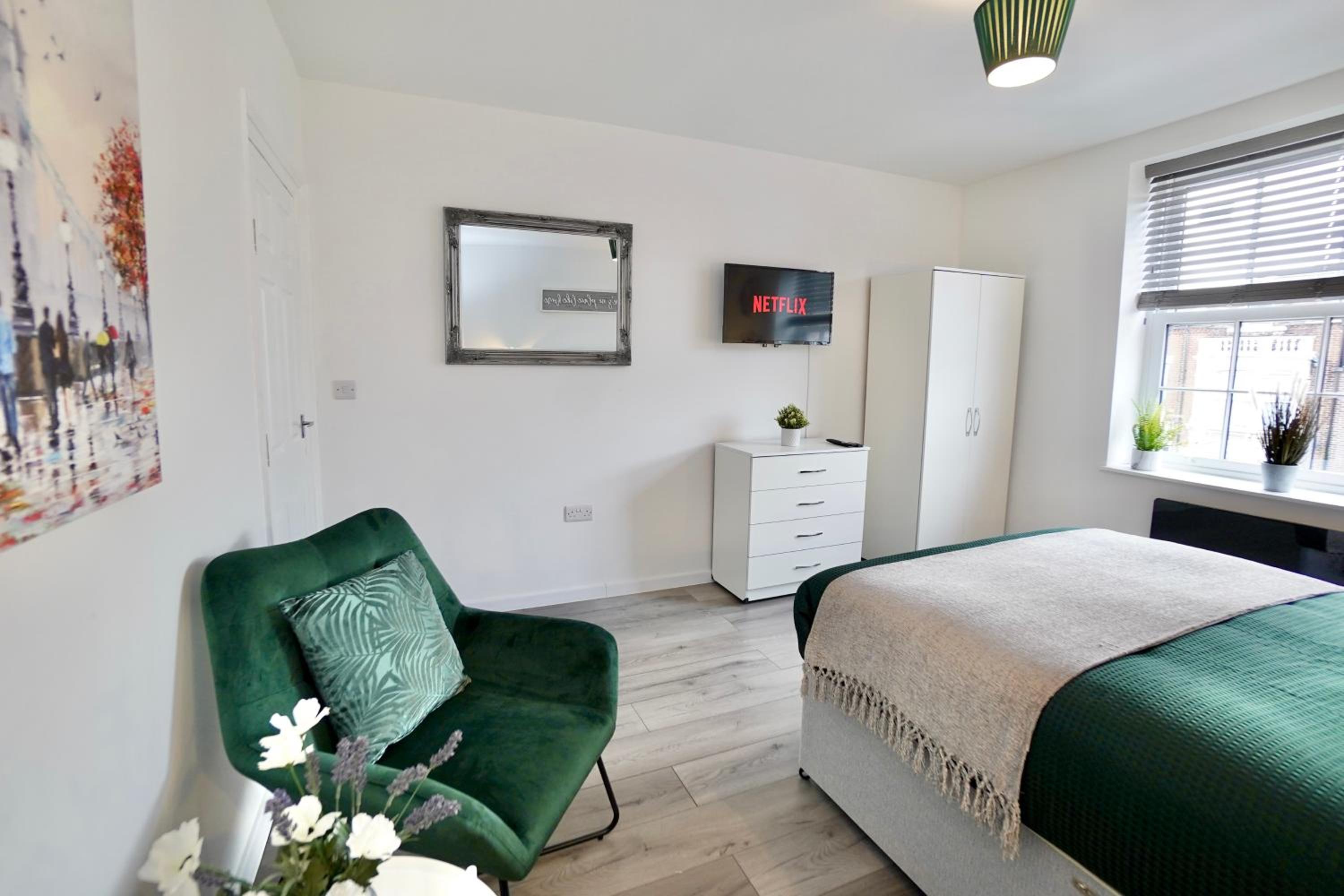 Luxury Flats in Southsea Portsmouth - Free Parking view 4